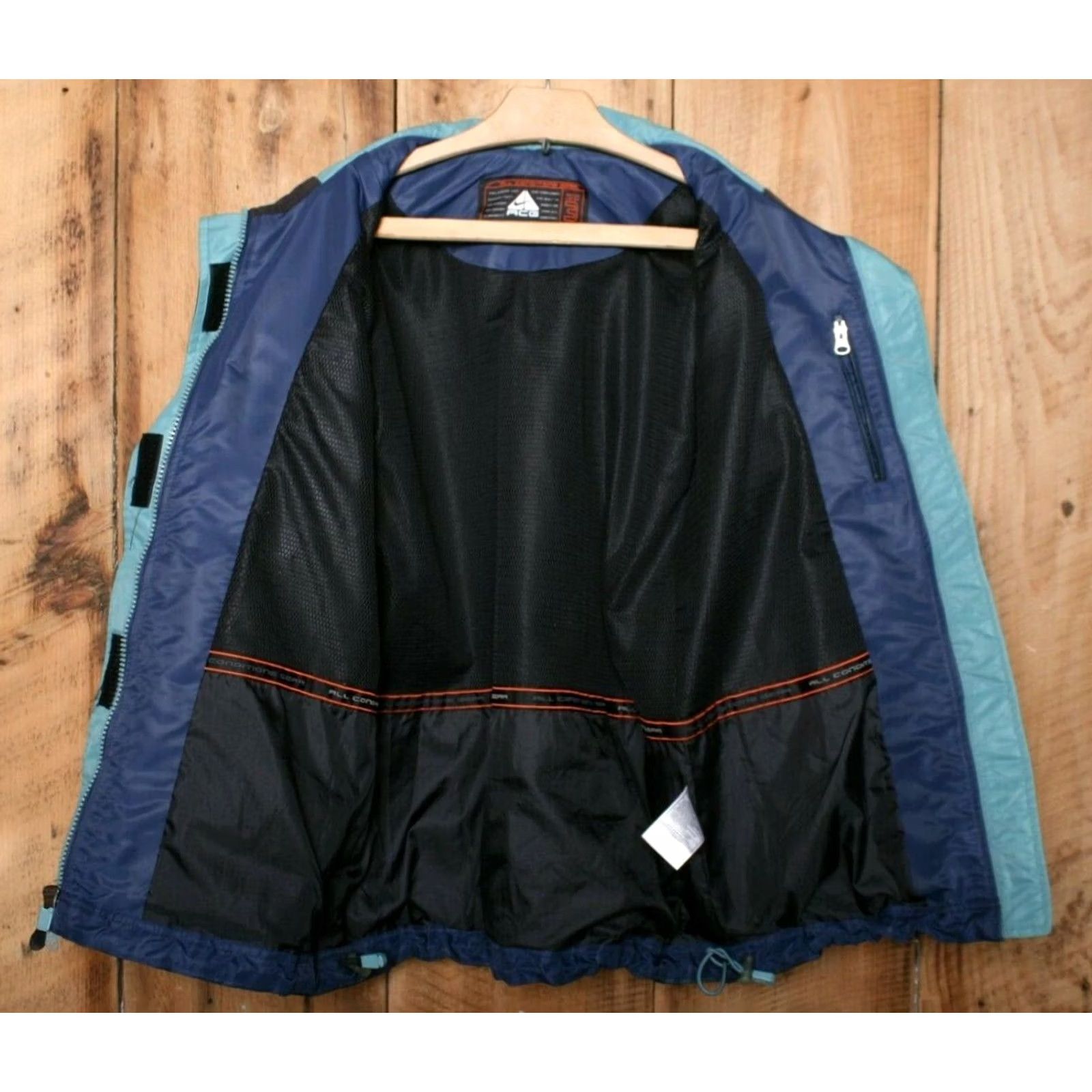 Nike ACG VINTAGE Nike ACG Outer Layer 3 Blue Nylon Windbreaker Rain Jacket Women's M Blue Windbreaker Nike ACG Jacket Womens M Size M / US 6-8 / IT 42-44 - 3 Thumbnail