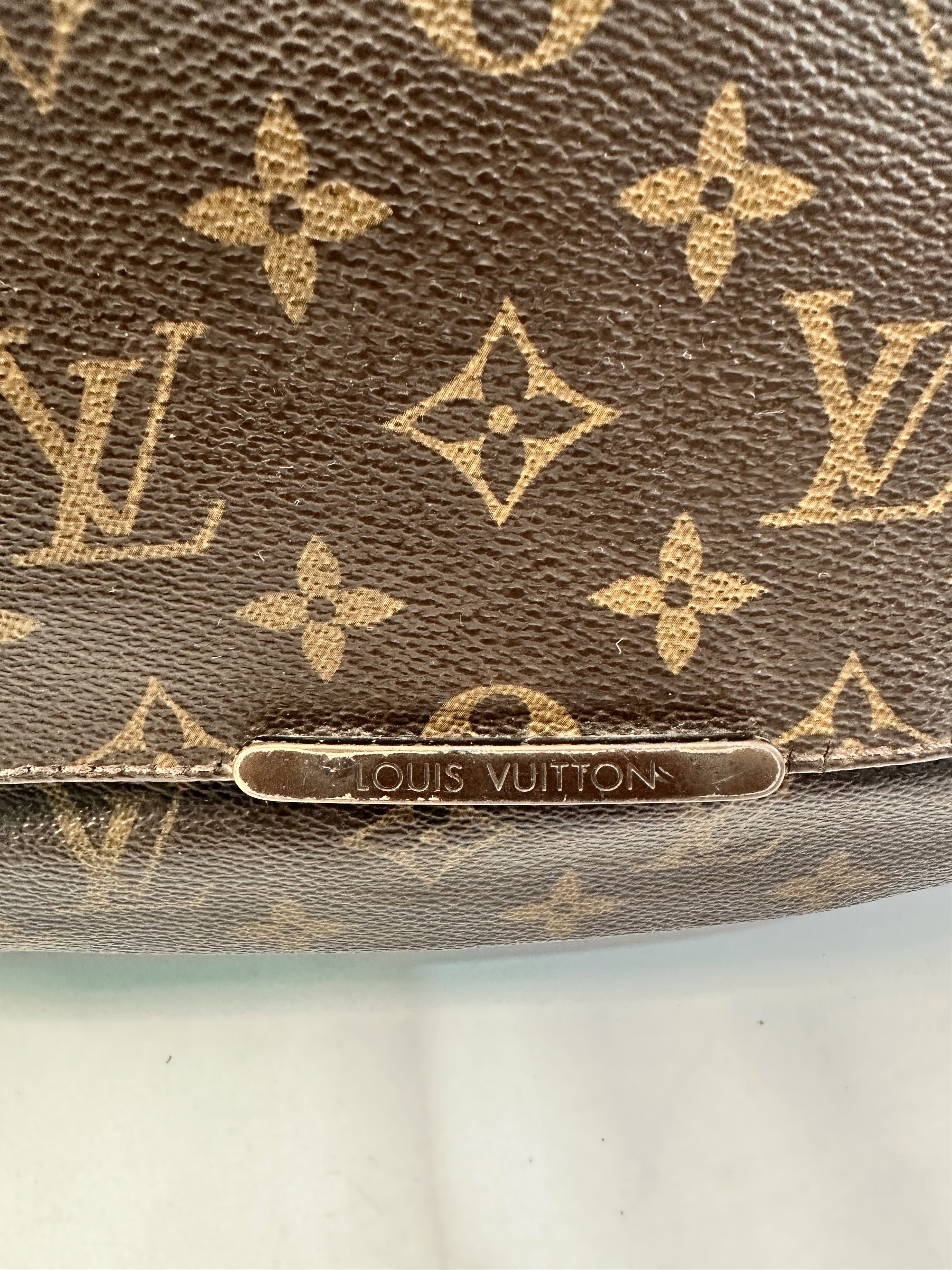 Louis Vuitton LOUIS VUITTON Monogram Beaubourg MM Messenger Bag Size ONE SIZE - 3 Thumbnail