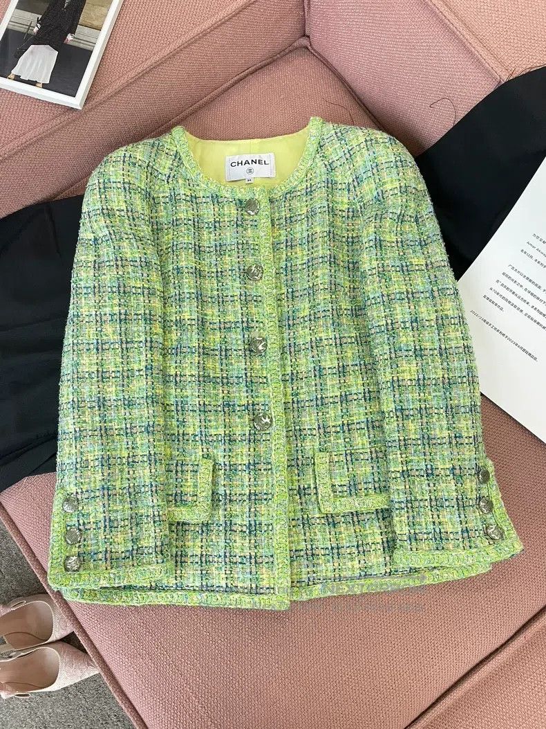 Chanel Chanel 19p avocado green woven green coat Size XXS / US 00 / IT 34 - 1 Thumbnail