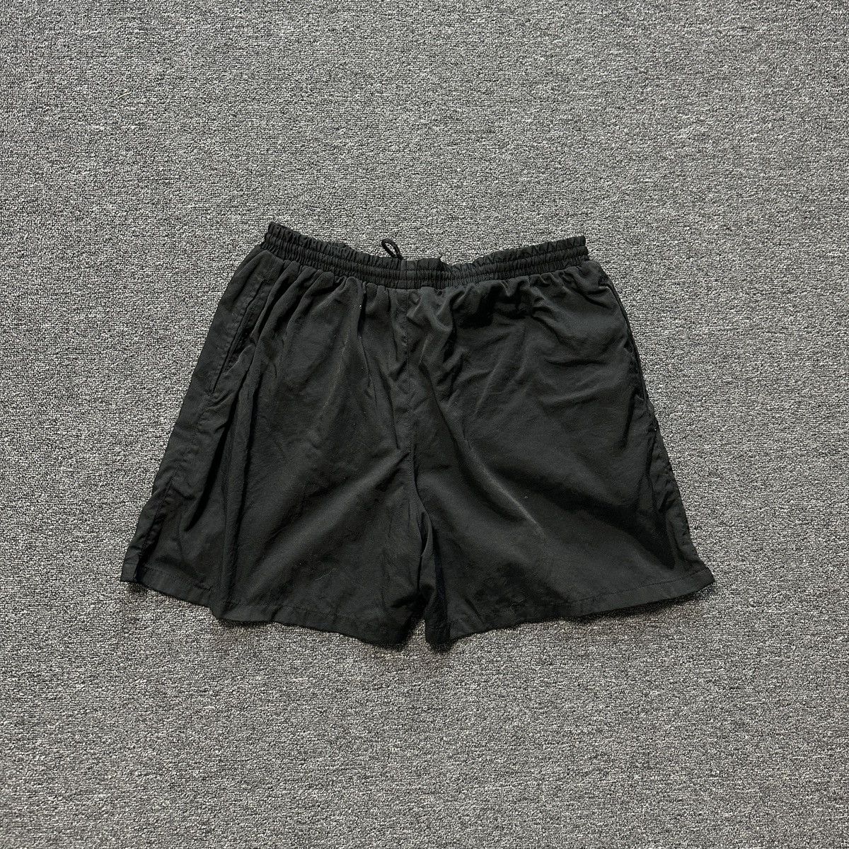 Vintage Vintage Nike Nylon Shorts Size US 34 / EU 50 - 2 Thumbnail
