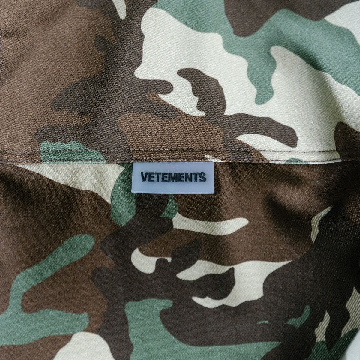 Vetements Vetements Camo Print Long Puffer Jacket (fits L-XL) Size US S / EU 44-46 / 1 - 3 Thumbnail