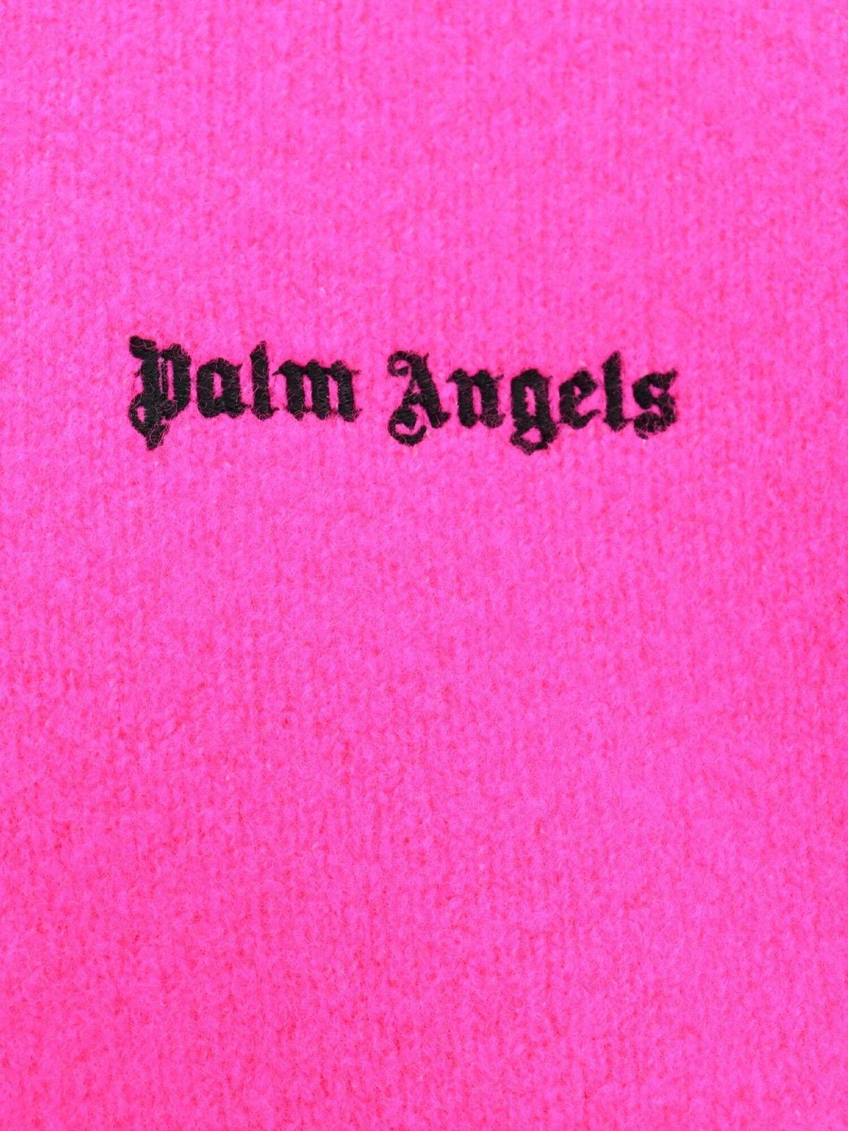 o1y0325 Logo Crewneck Sweater in Fuchsia