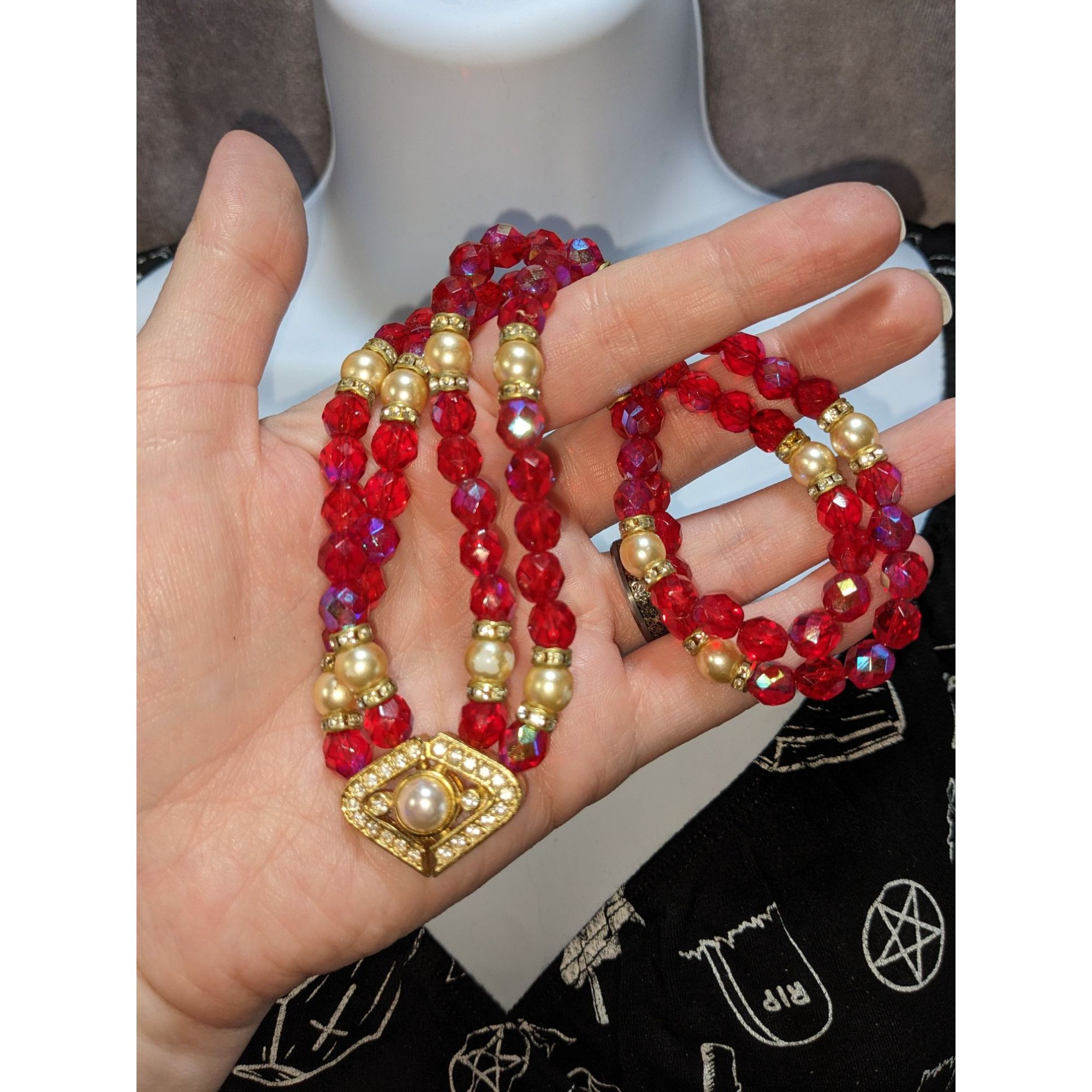 Other Vintage Whimsical Red Beaded Necklace With Gold Tone Accents Size ONE SIZE - 3 Thumbnail