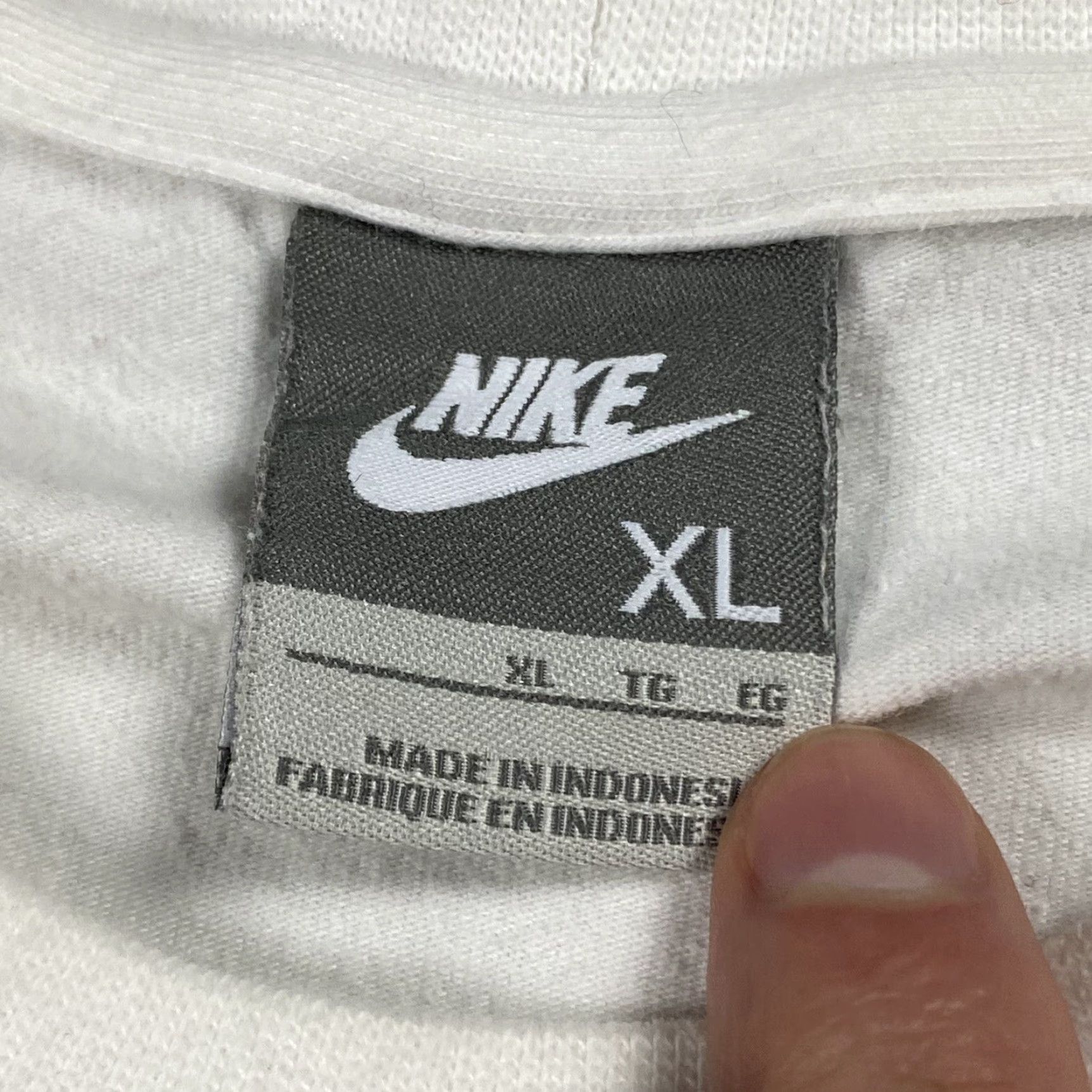 Nike Vintage Nike Y2K White T-Shirt Mens Large 1990s Cotton Blend Stripe Embroidered Sportswear Size US L / EU 52-54 / 3 - 3 Thumbnail