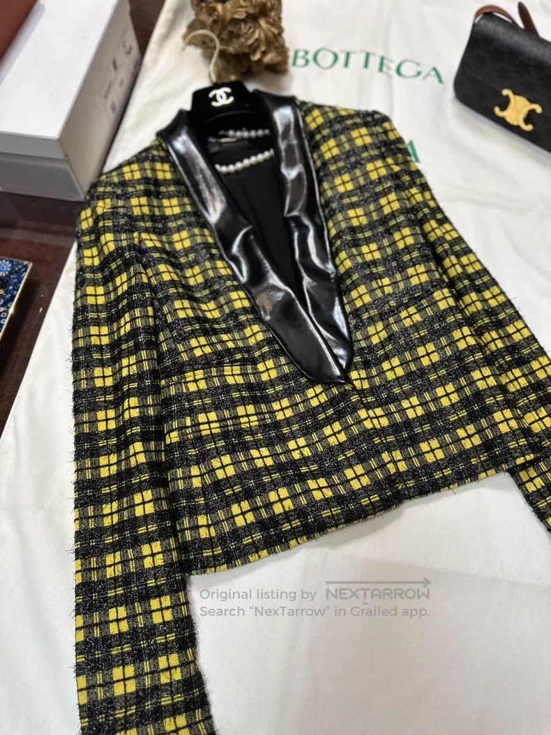 Versace Versace Gold buckle logo tweed small fragrant jacket Size XS / US 0-2 / IT 36-38 - 4 Thumbnail