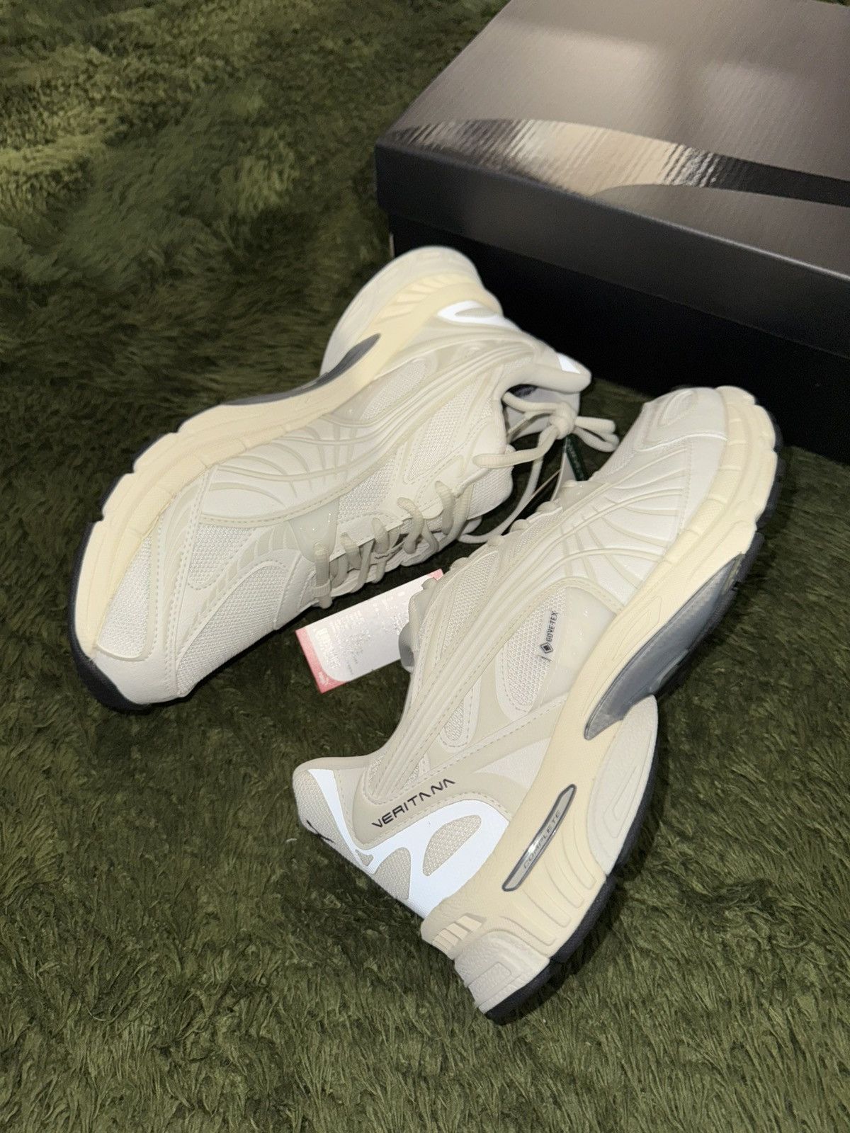 Puma [US10] Puma Velophasis GORE-TEX Sail Reflective Off-White Size US 11 / EU 44 - 6 Thumbnail
