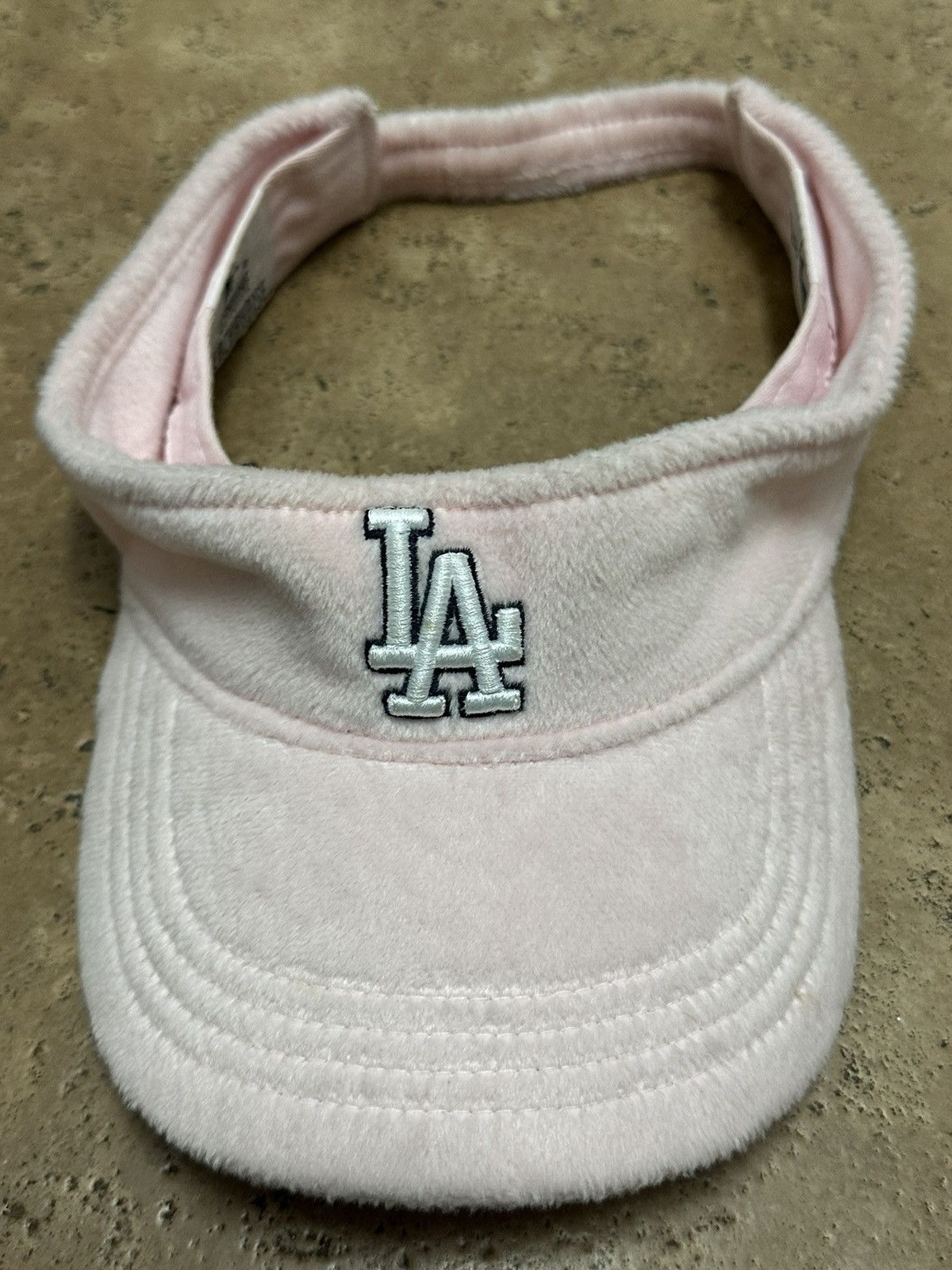MLB × New Era MLB Los Angeles Dodgers New Era Pink Velvet Visor Hat Size ONE SIZE - 3 Thumbnail