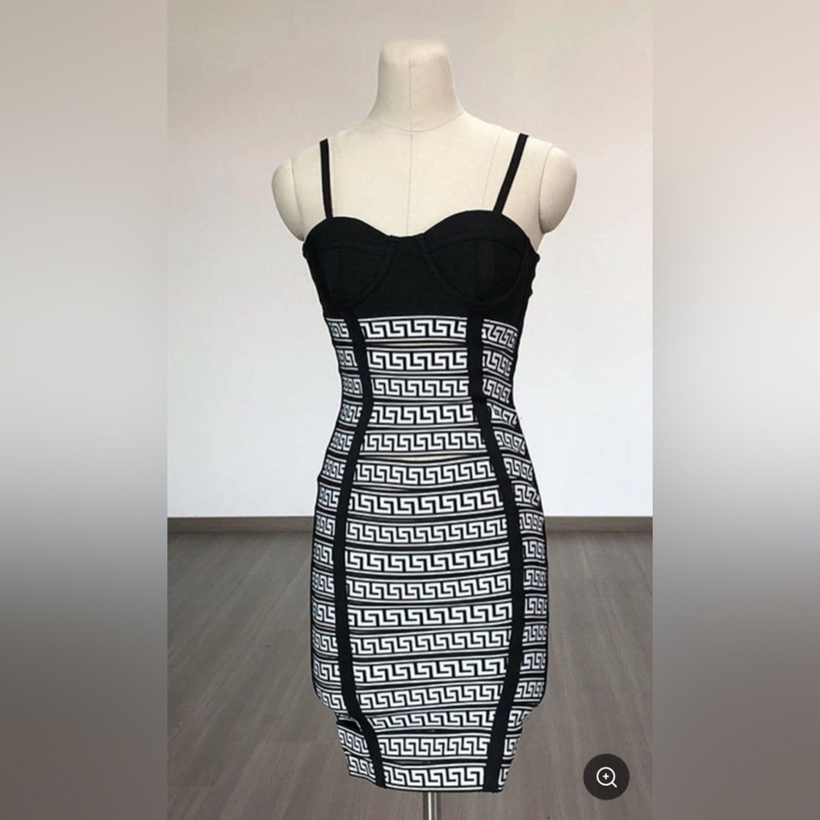 Other Elegant Black and White Geometric Bodycon Glam Dress size S Size S / US 4 / IT 40 - 4 Thumbnail