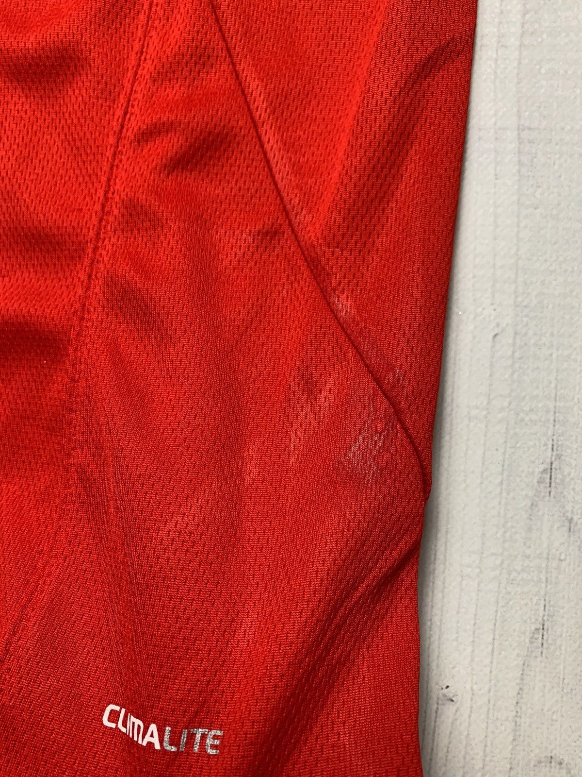 Adidas × Vintage Vintage red Liverpool soccer jersey polo size M adidas Size US M / EU 48-50 / 2 - 6 Thumbnail
