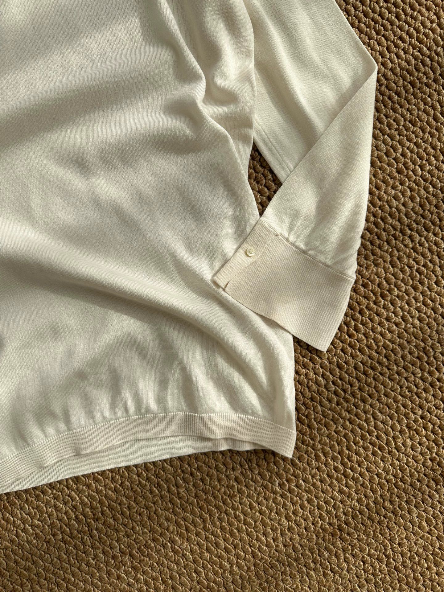 Loro Piana Loro Piana Silk V-neck Button Base Knit Wmns White M 99 Size M / US 6-8 / IT 42-44 - 3 Thumbnail