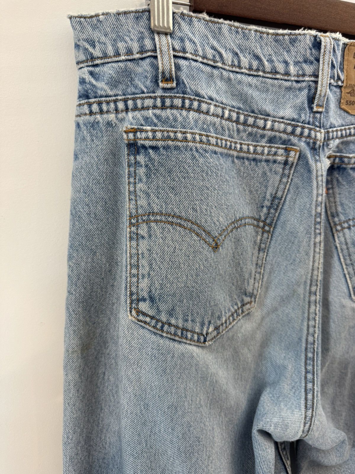 Levi's Vintage Clothing Vintage Levi’s 550 Light Wash Distressed Jeans, W35 x L31 Size US 35 - 11 Thumbnail