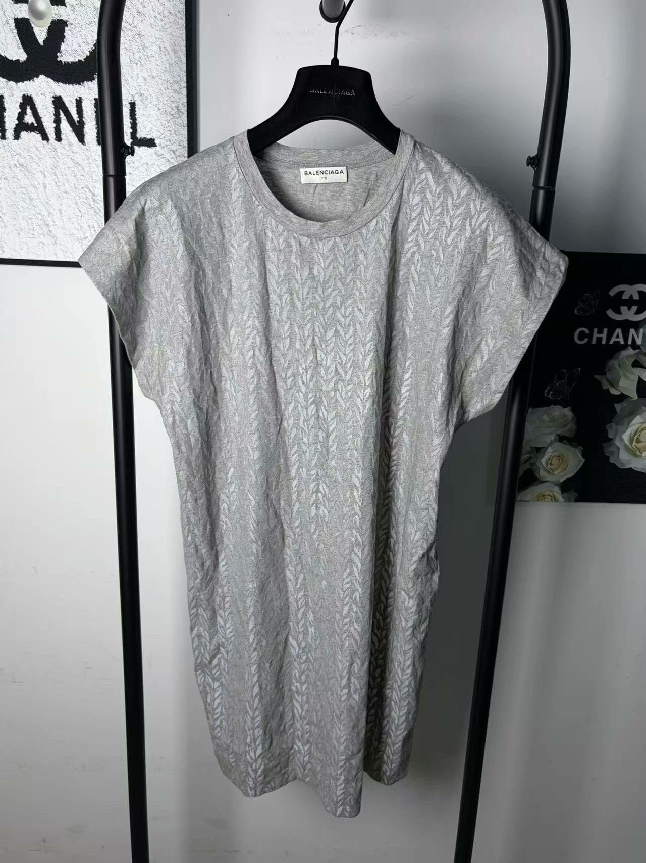 Balenciaga Balenciaga White T-Shirt L Women Size L / US 10 / IT 46 - 1 Thumbnail