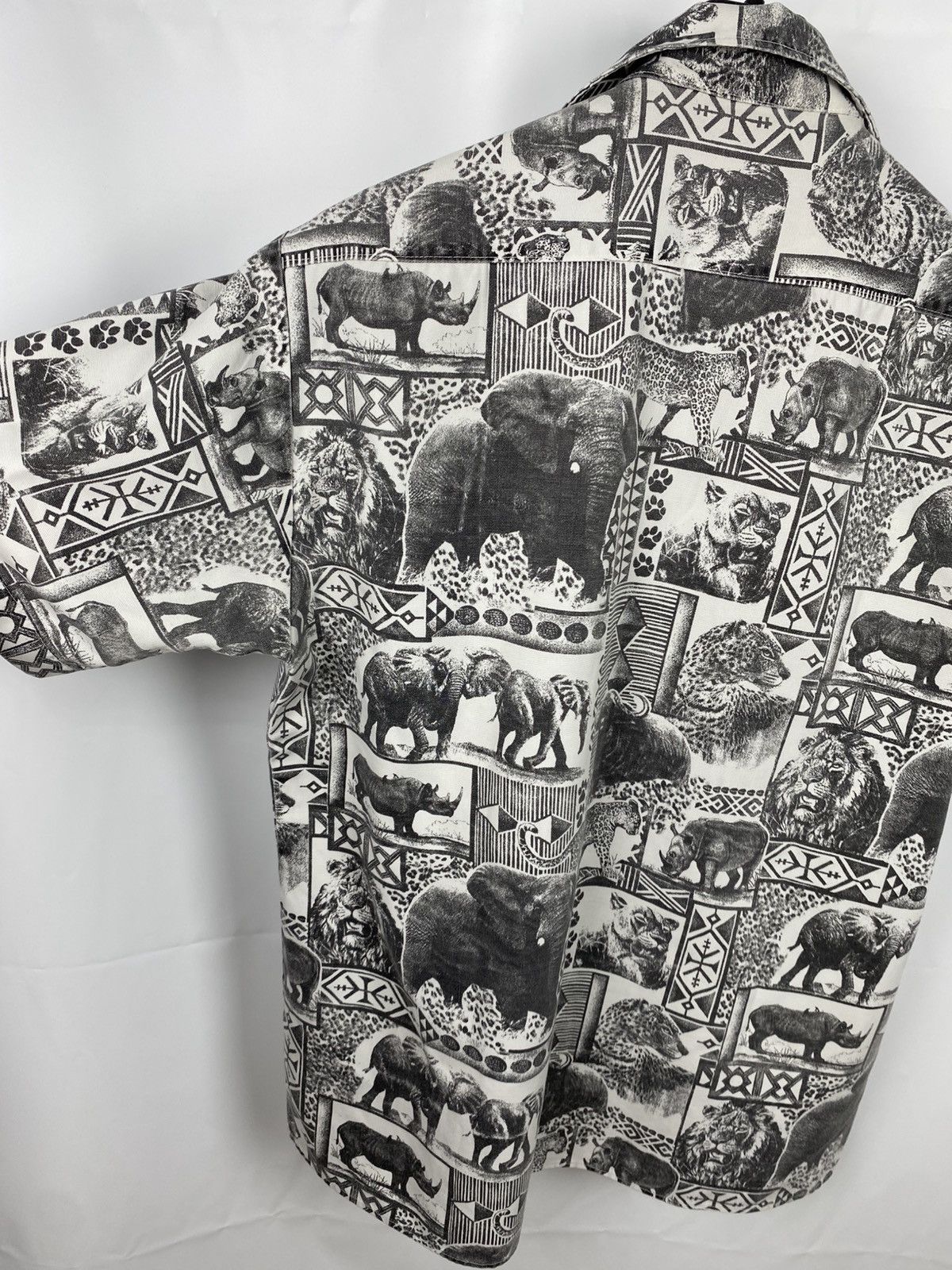 Vintage Vintage Shirt Button Up Short Sleeve Animal Print size L Size US L / EU 52-54 / 3 - 9 Thumbnail