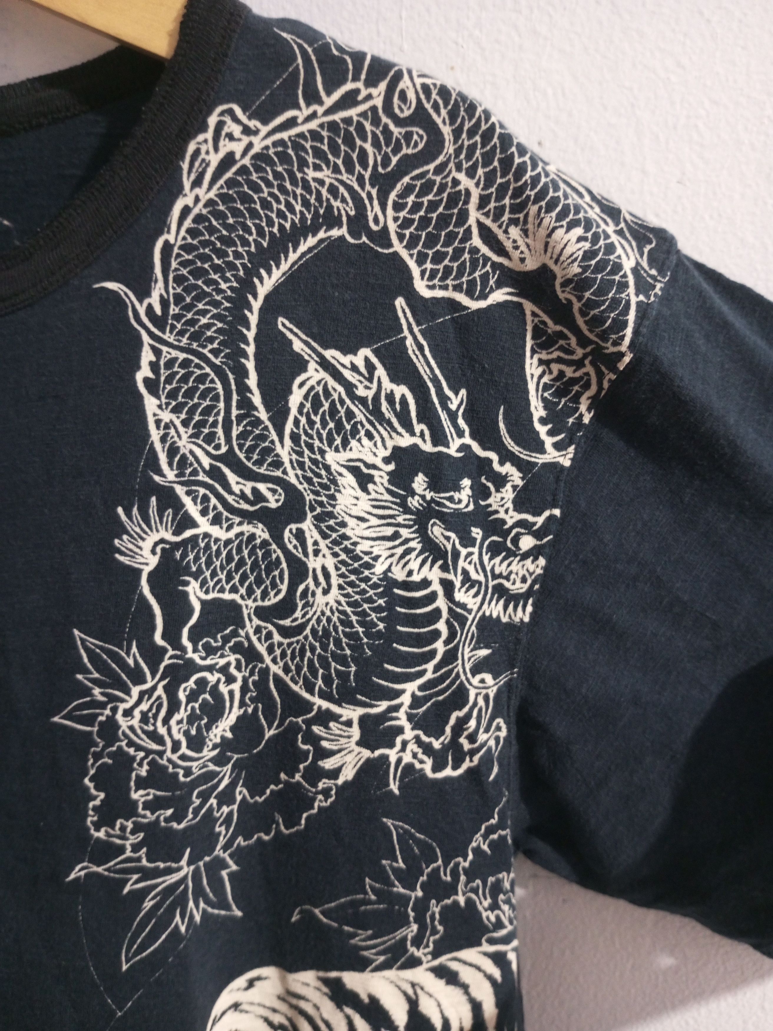 Karakuri Tamashii Vintage sukajan Shanghai colar dragon vs tigers tee Size US L / EU 52-54 / 3 - 3 Thumbnail