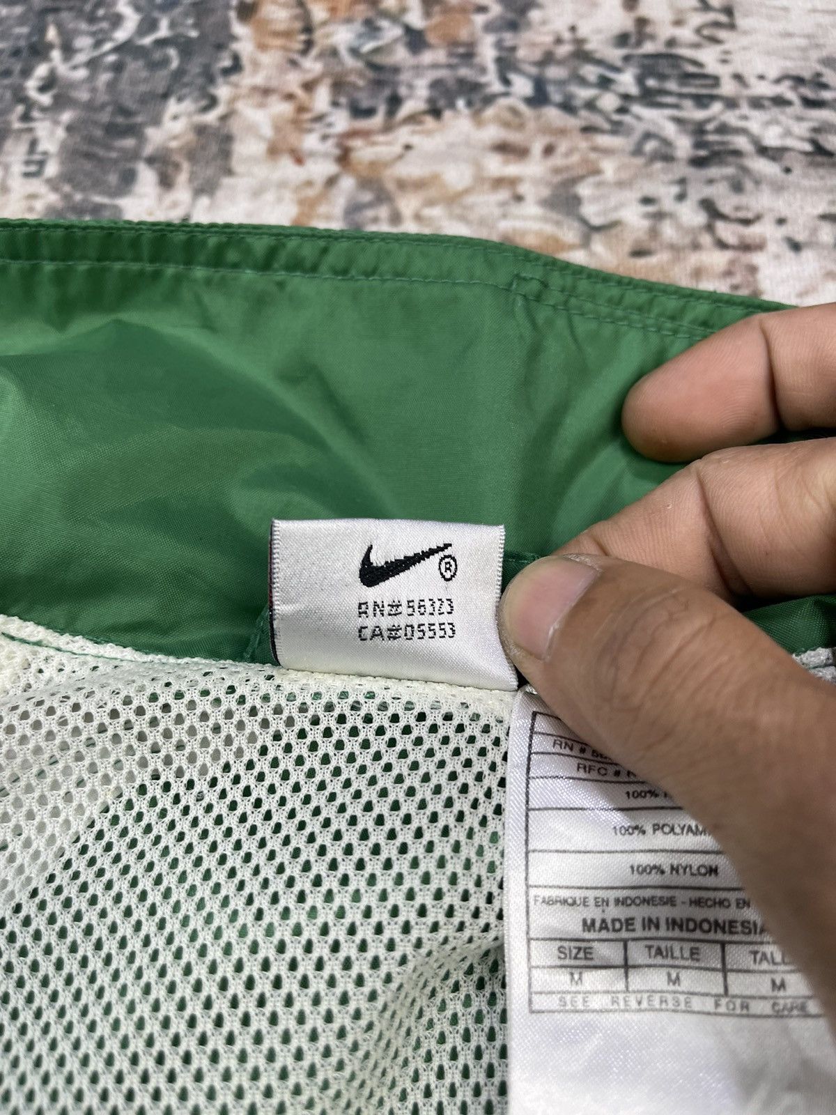 Nike Vintage 90s Nike Retro Green White Windbreaker Jackets Size US M / EU 48-50 / 2 - 16 Thumbnail