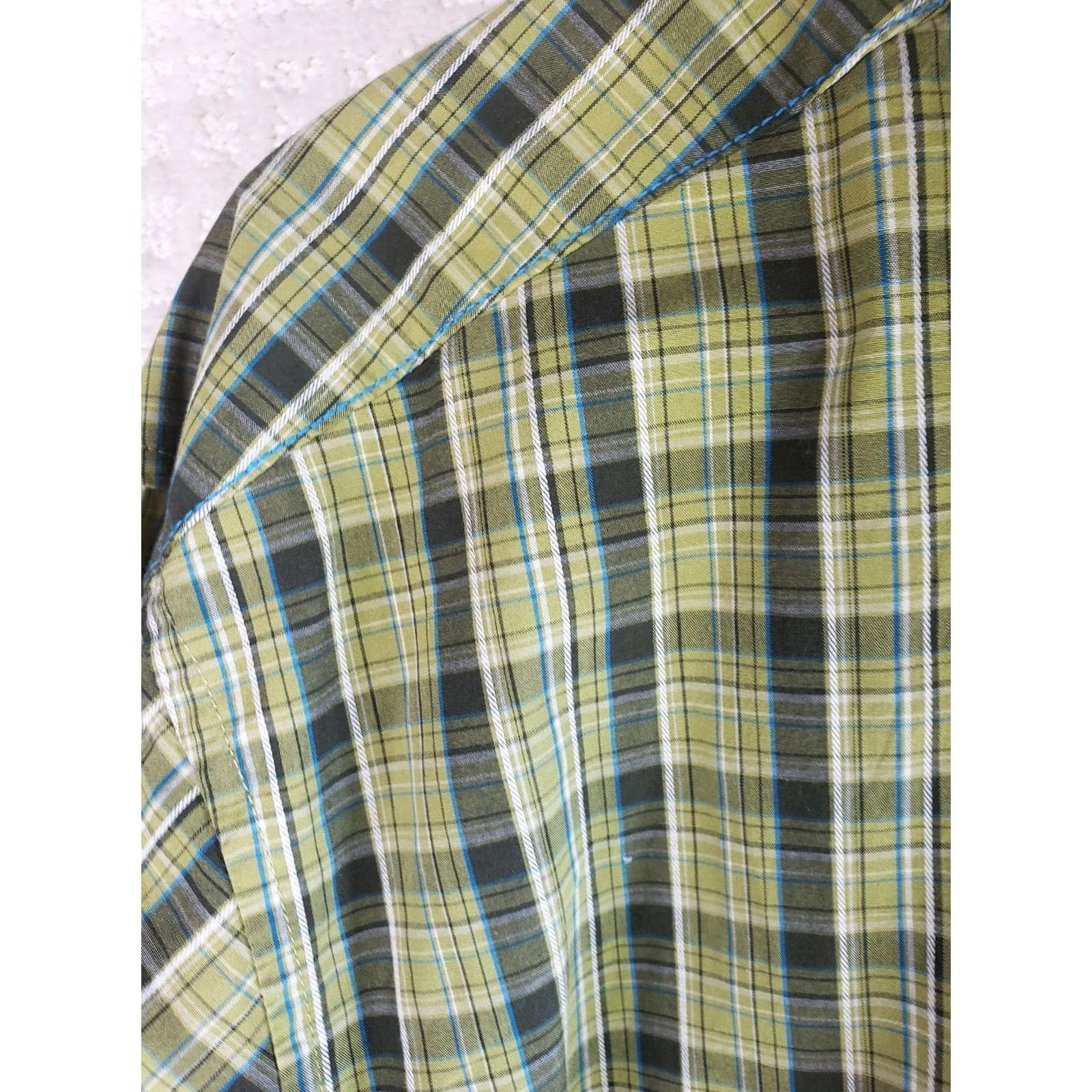 Vintage Columbia Men's L Green Plaid Long Sleeve Button-Up Shirt Nice! Shirt is in Absolutely Perfect Condition with no stains or blemishes. Pre-owned. Size US L / EU 52-54 / 3 - 7 Thumbnail