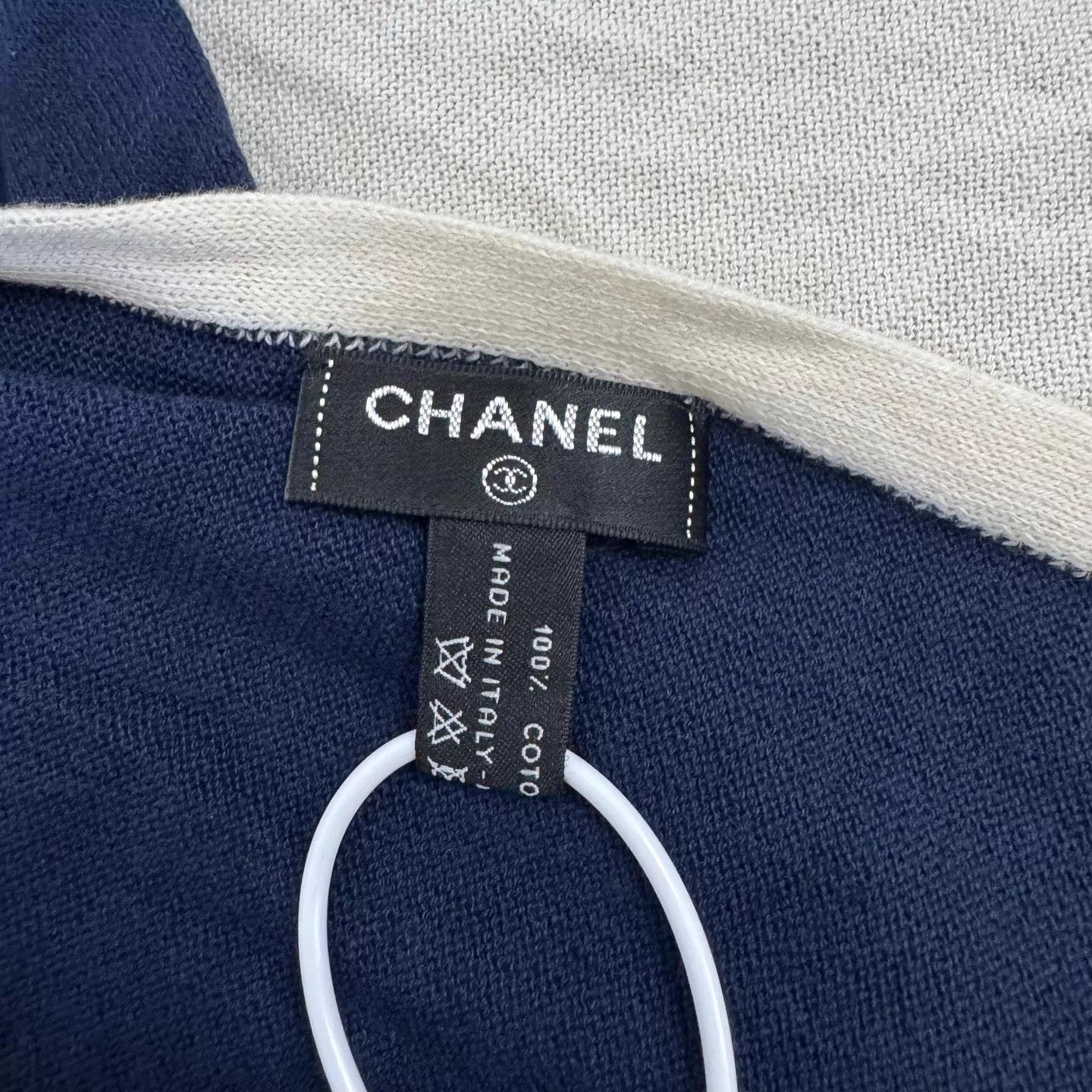 Chanel Chanel Navy Cream CC Logo Scarf 99 New Colorblocked Size ONE SIZE - 4 Thumbnail
