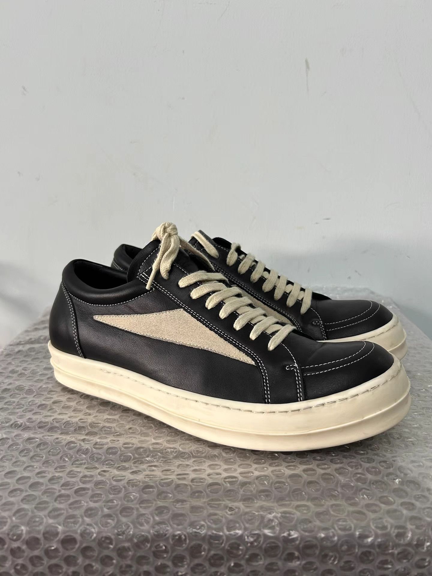 Rick Owens Rick Owens First-Generation Cowhide Leather Low Top Sneakers Size US 8 / EU 41 - 2 Thumbnail