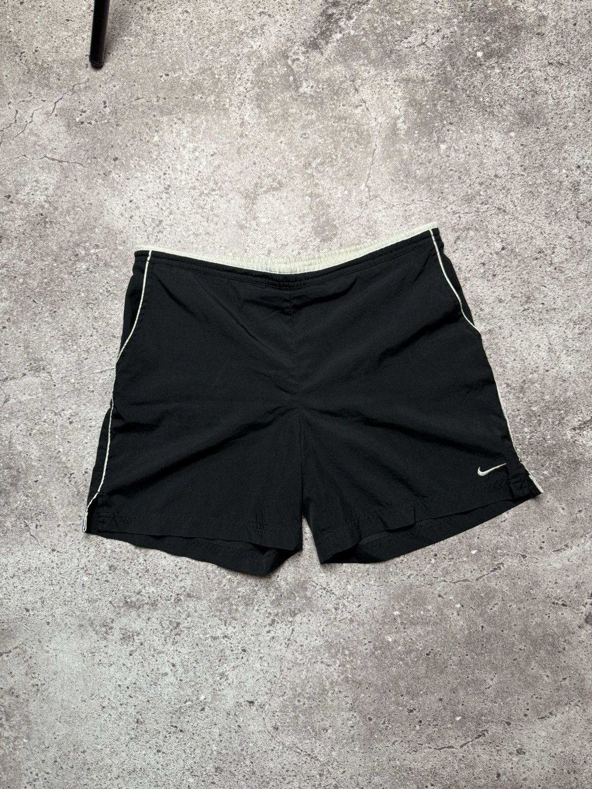 Nike Vintage Nike Nylon Shorts 90s Y2K Size US 32 / EU 48 - 1 Thumbnail