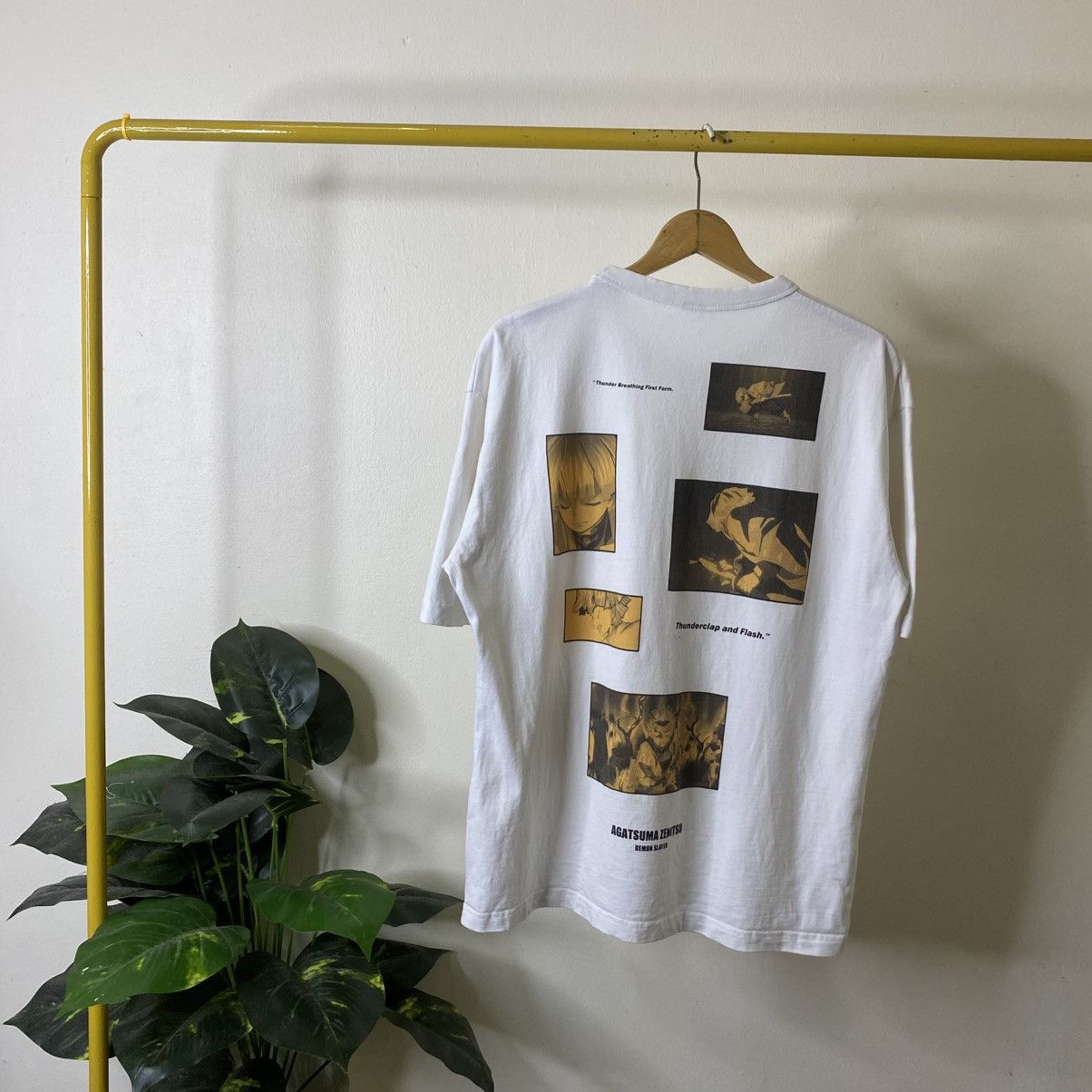 Anime GU x Demon Slayer Agatsuma Zenitsu Japanese Manga Series Tee Size US L / EU 52-54 / 3 - 1 Thumbnail