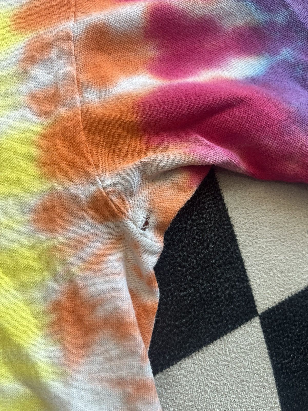 Arts & Science Vintage Alice In Wonderland 1997’s tie dye Very worn Tshirt Size US XL / EU 56 / 4 - 15 Thumbnail