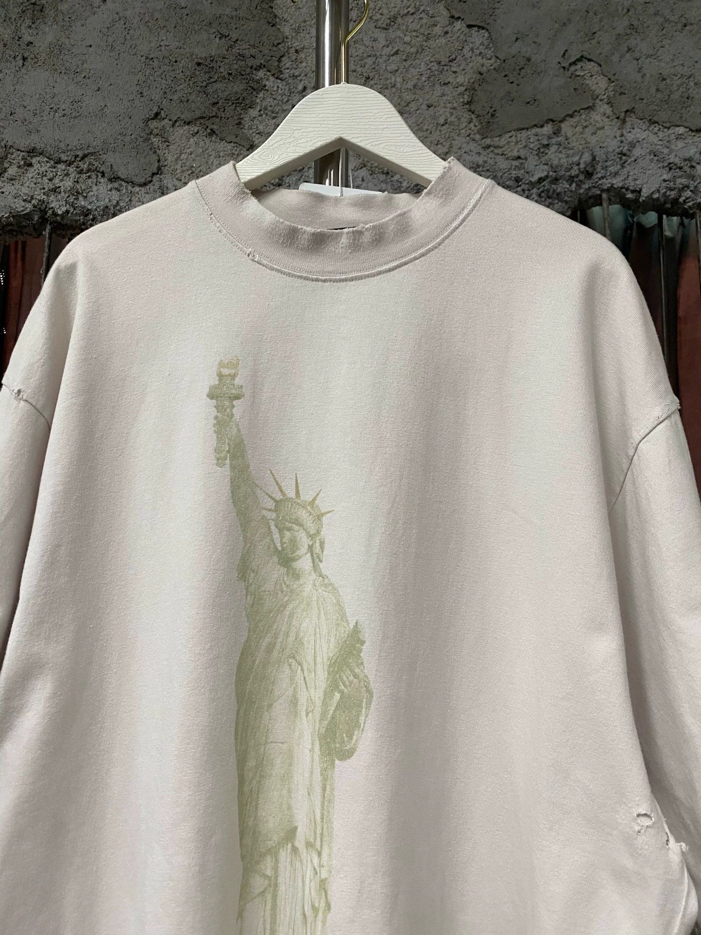 Balenciaga Balenciaga Statue of Liberty SS tee xxs new Size US XXS / EU 40 - 3 Thumbnail