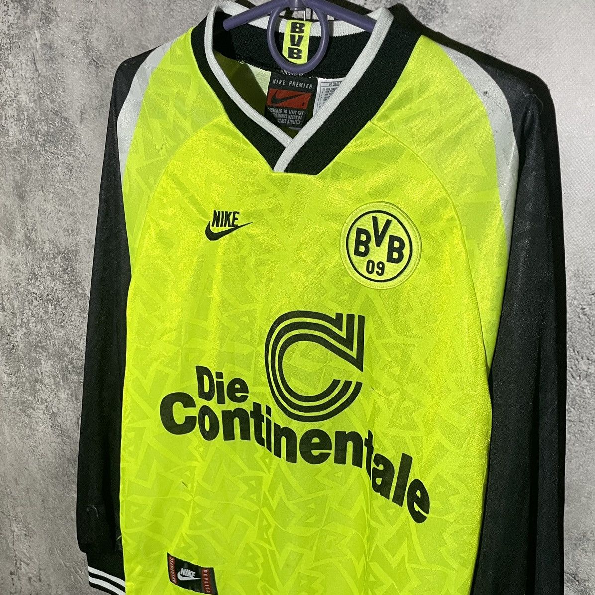 Nike Borussia Dortmund 95-96 Football Nike Shirt #9 Chapuisat Size US S / EU 44-46 / 1 - 2 Thumbnail