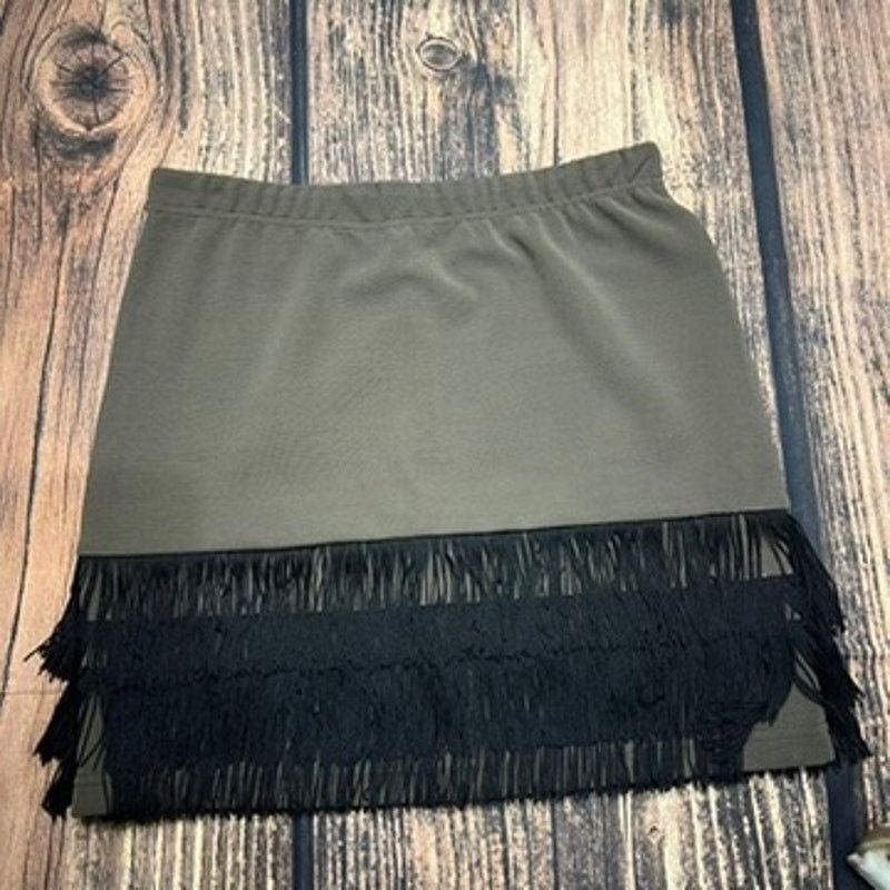 BB Dakota BB Dakota Women's Tassel Fringe Bodycon Mini Skirt Size 24" / US 00 / IT 34 - 1 Thumbnail