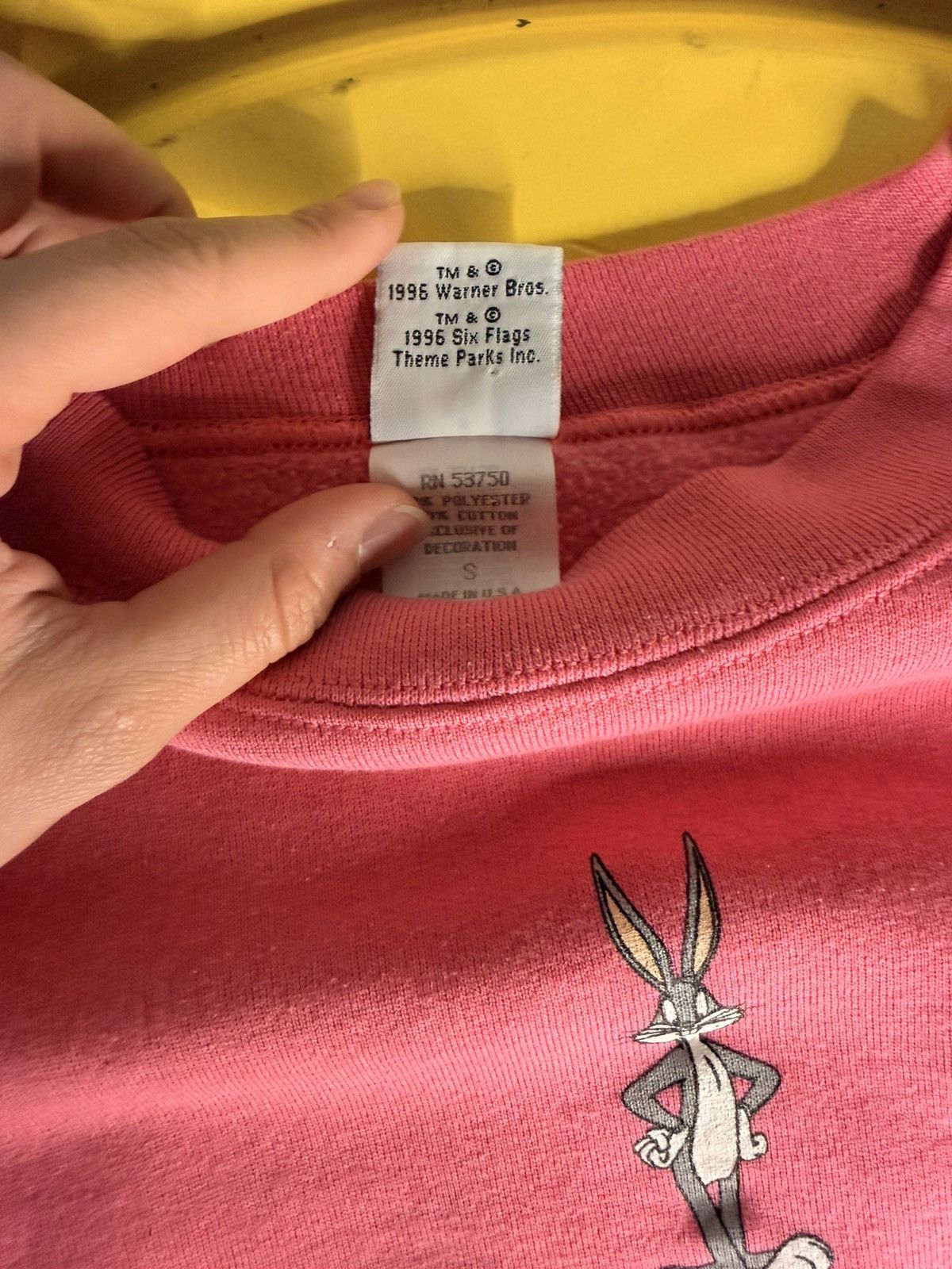 Vintage 1996 bugs bunny looney toons cropped crewneck Size S / US 4 / IT 40 - 2 Thumbnail