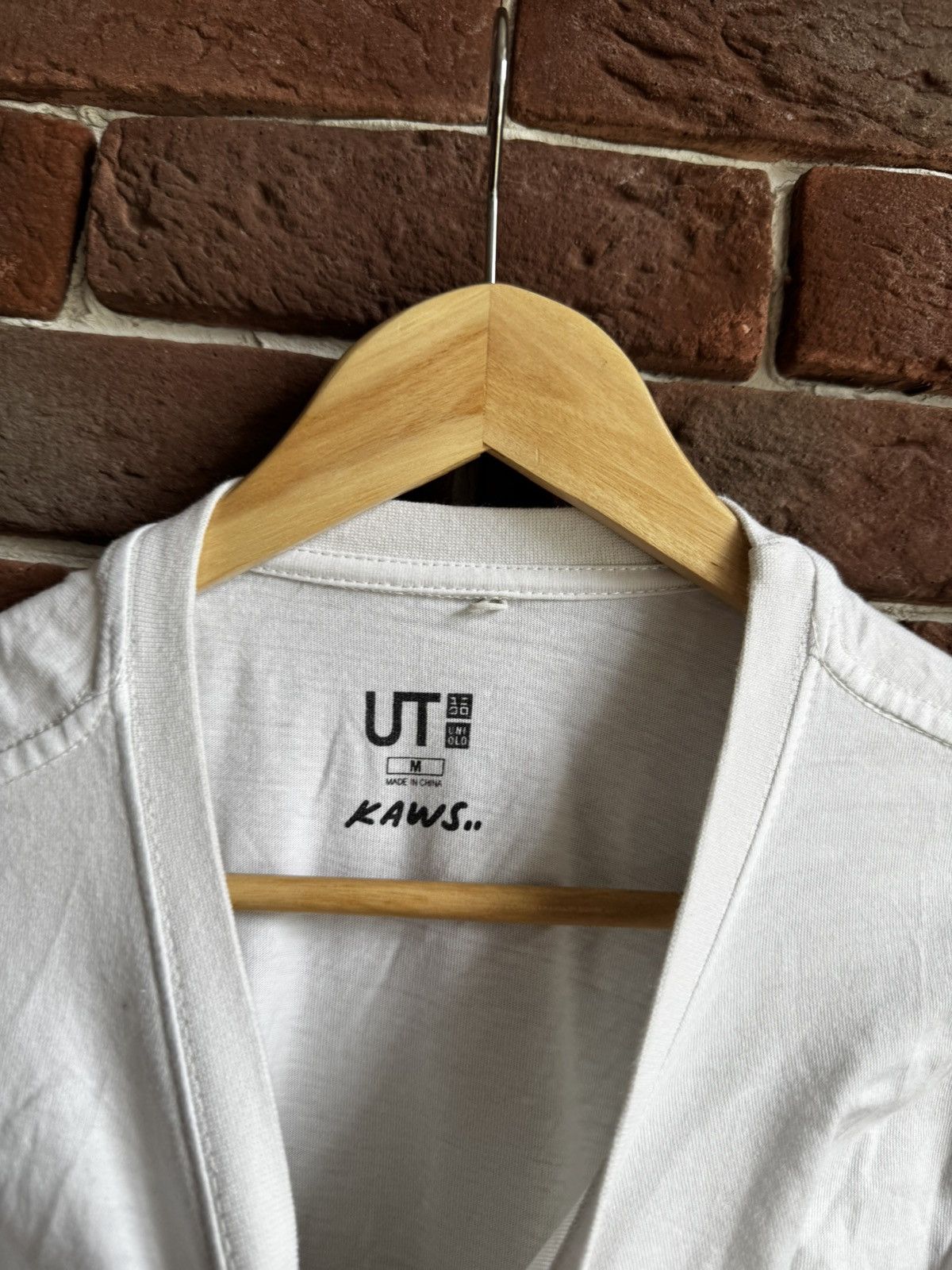 Japanese Brand Uniqlo Kaws T Shirt Rare Logo Tee Hype Streetwear Collab M Size US M / EU 48-50 / 2 - 5 Thumbnail