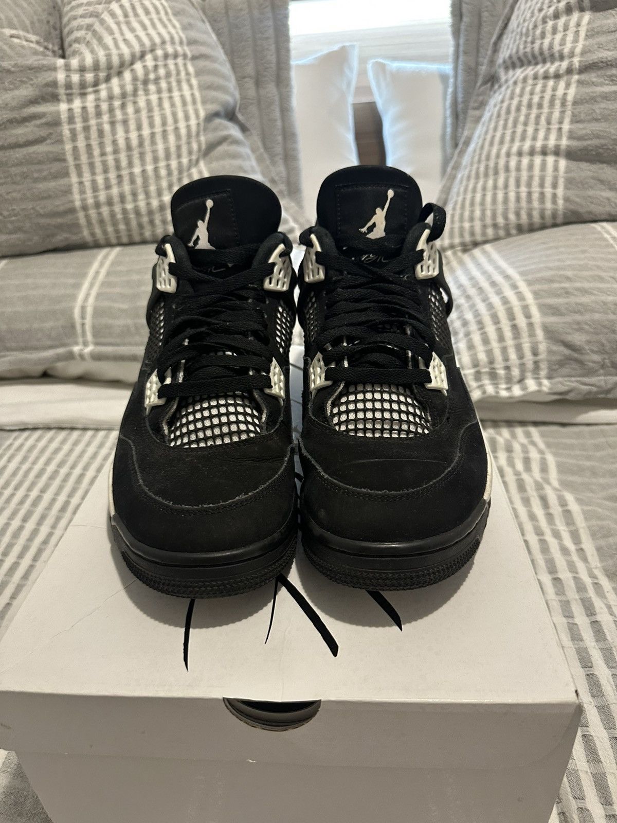 Jordan Brand Jordan 4 white thunders Size US 10.5 / EU 43-44 - 3 Thumbnail