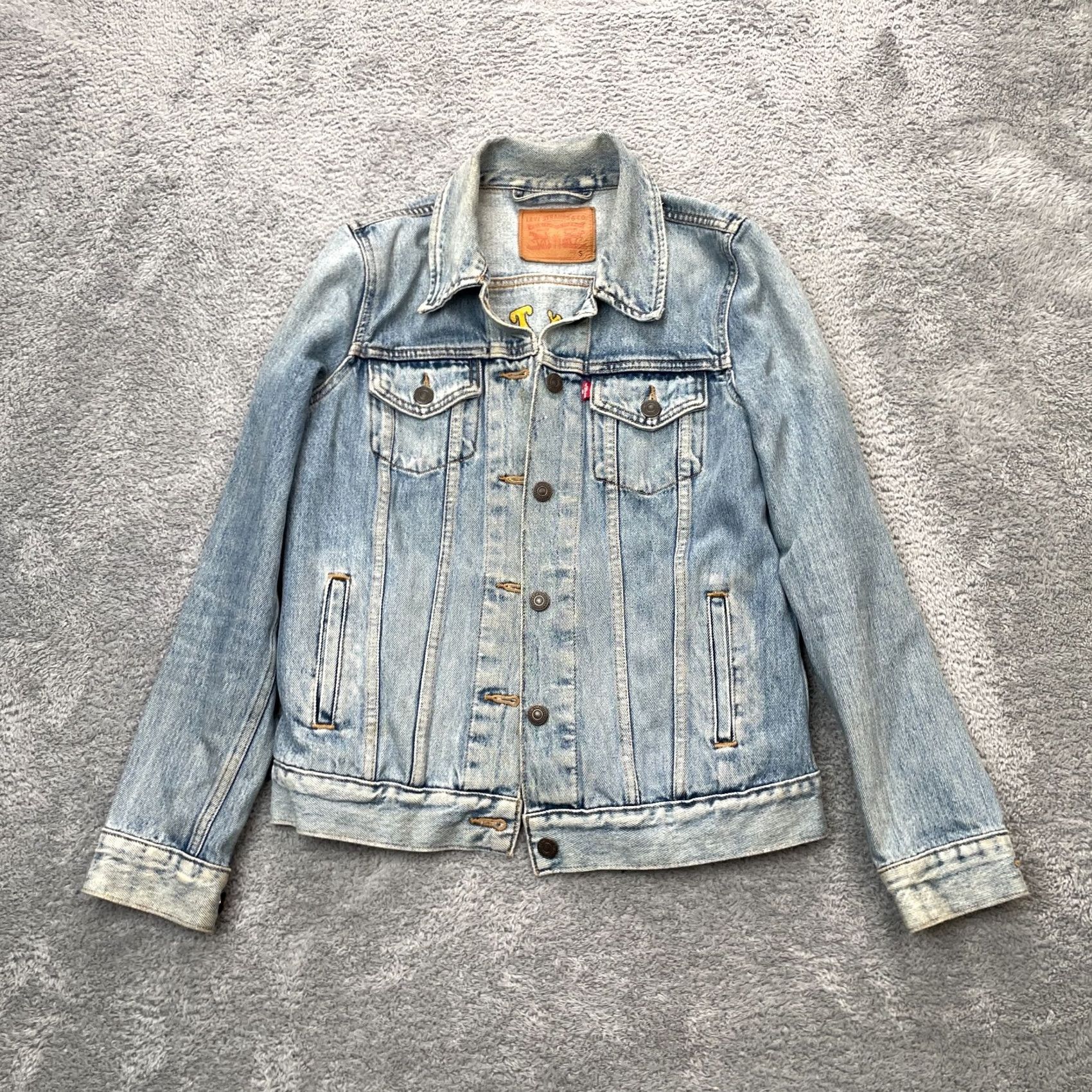Levi's VINTAGE Levi's Jacket Womens Small Blue Embroidered Trucker Denim American Bee Boho Rare Size S / US 4 / IT 40 - 3 Thumbnail