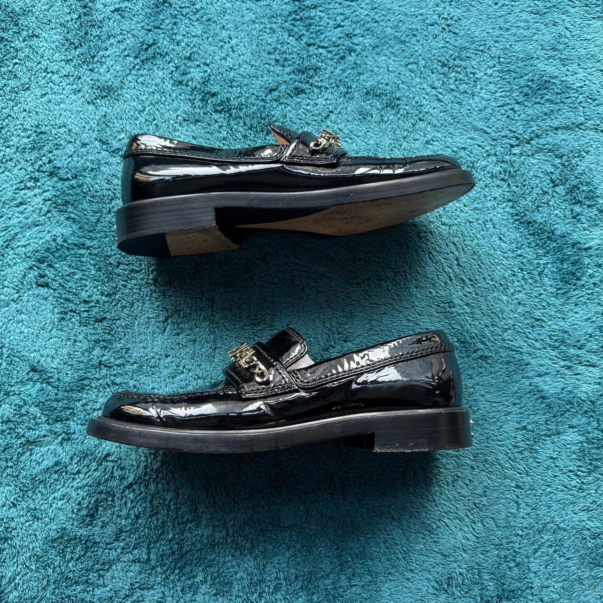 Chanel Chanel women's patent leather loafers with metal chain black Size US 4 / IT 34 - 2 Thumbnail