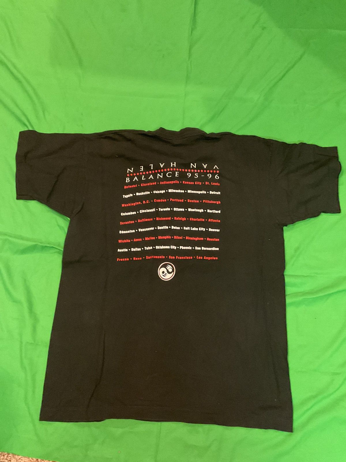 Vintage Van Halen 1990s black and multi band tee Size US XL / EU 56 / 4 - 2 Thumbnail