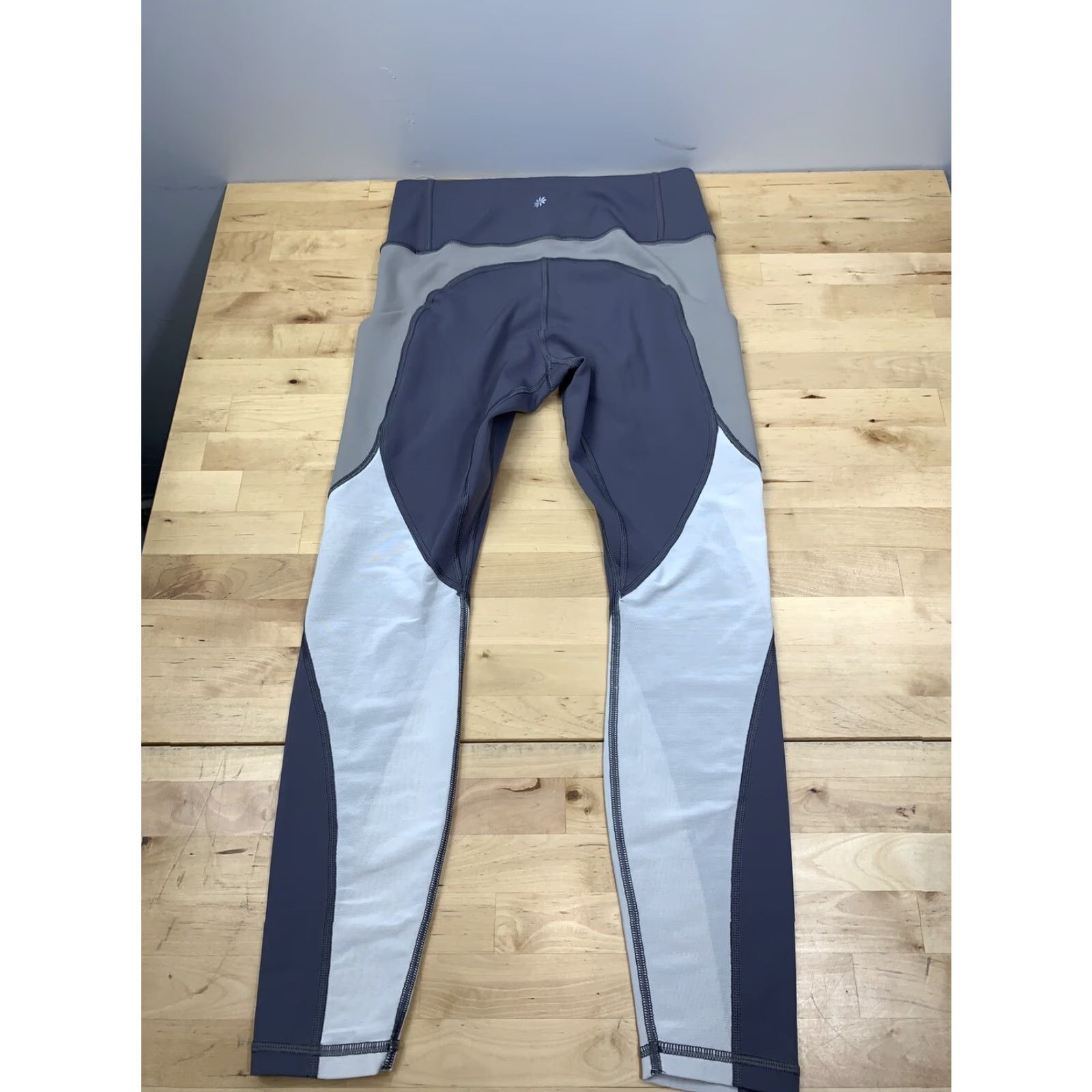 Athleta Athleta Leggings Cropped Womens S Purple Casual Activewear Size 28" / US 6 / IT 42 - 2 Thumbnail