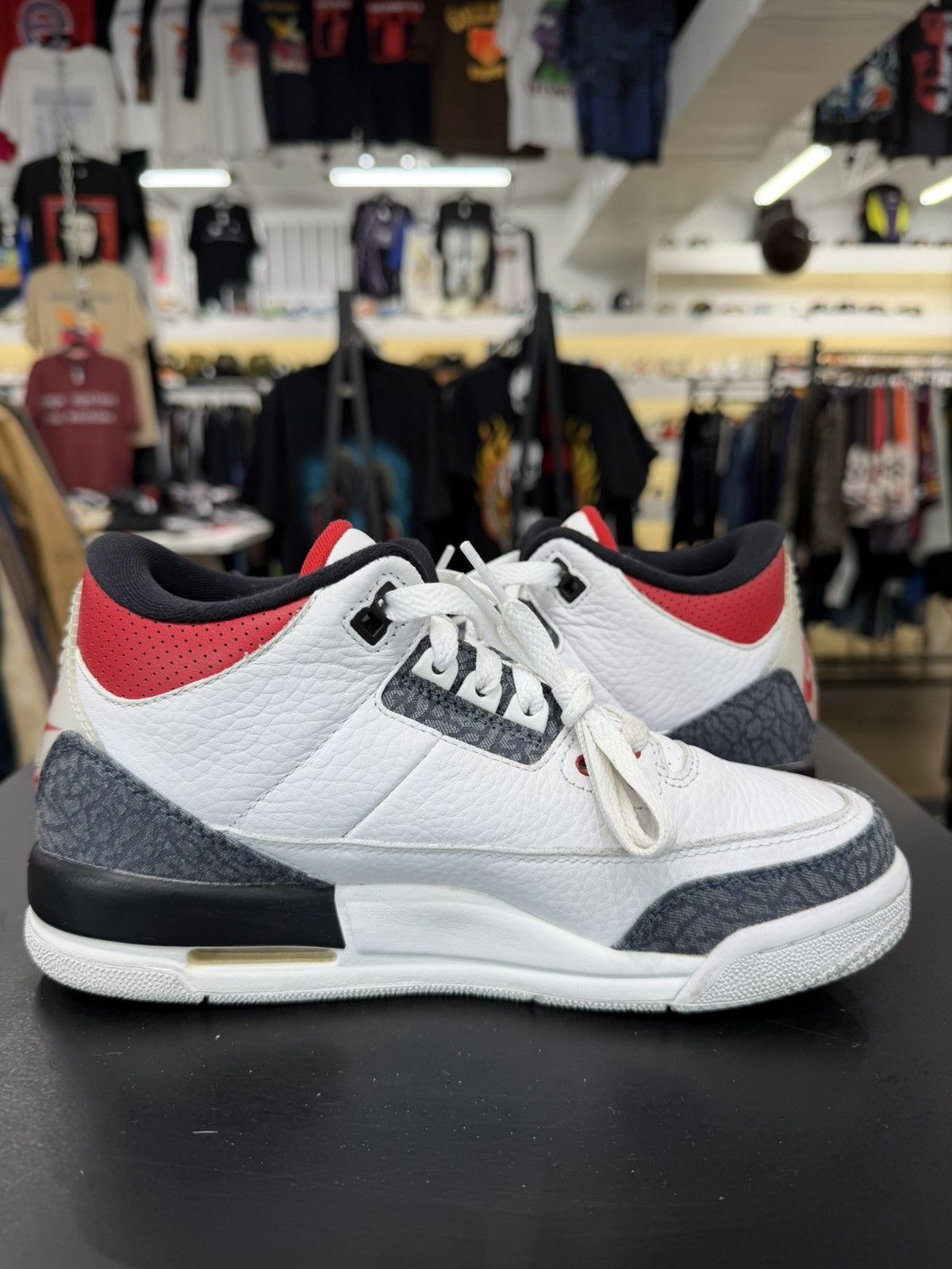 Jordan Brand Air Jordan 3 Fire Red Denim Size 5.5Y (2020) Size US 5.5 / EU 38 - 3 Thumbnail