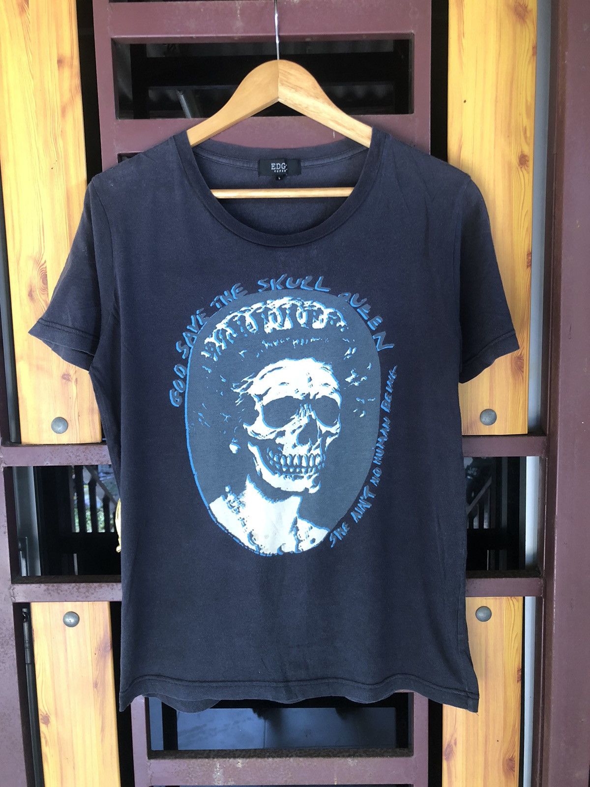 Band Tees Parody God Save The Skull Queen Tshirt Size US L / EU 52-54 / 3 - 1 Thumbnail