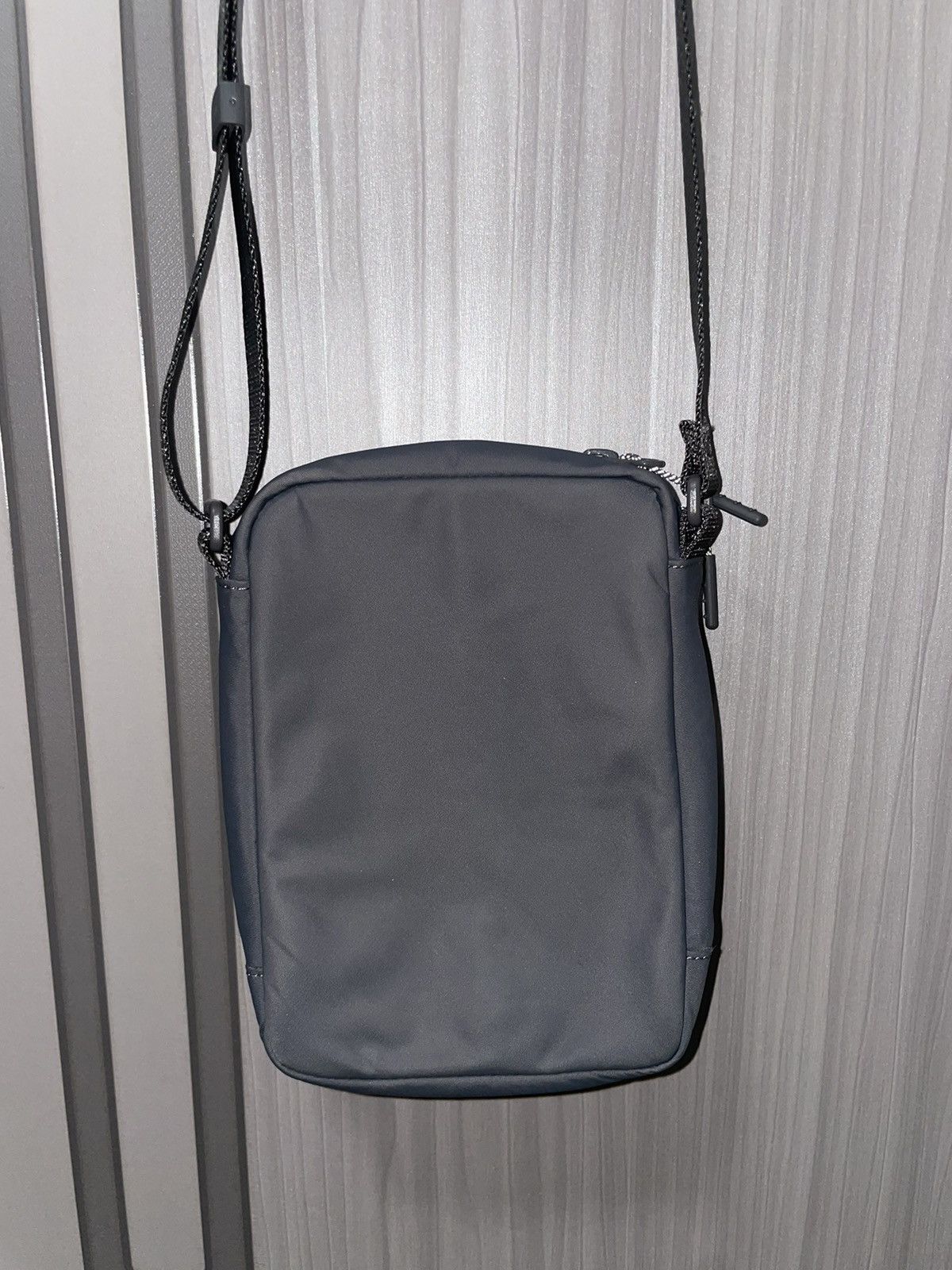 Lululemon Lululemon Easy Access Crossbody Bag 1.5L in Grey Size ONE SIZE - 3 Thumbnail
