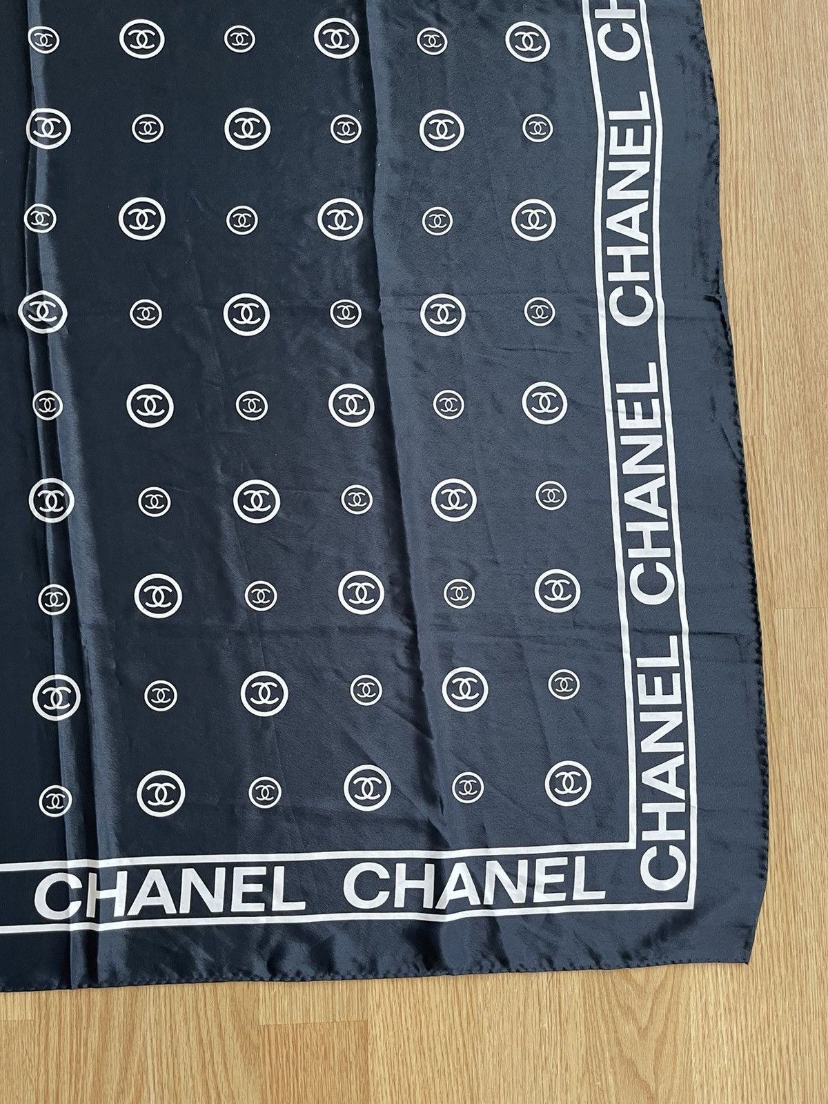 Chanel Scarf Chanel made in Italy monogram vintage luxury silk Size ONE SIZE - 3 Thumbnail
