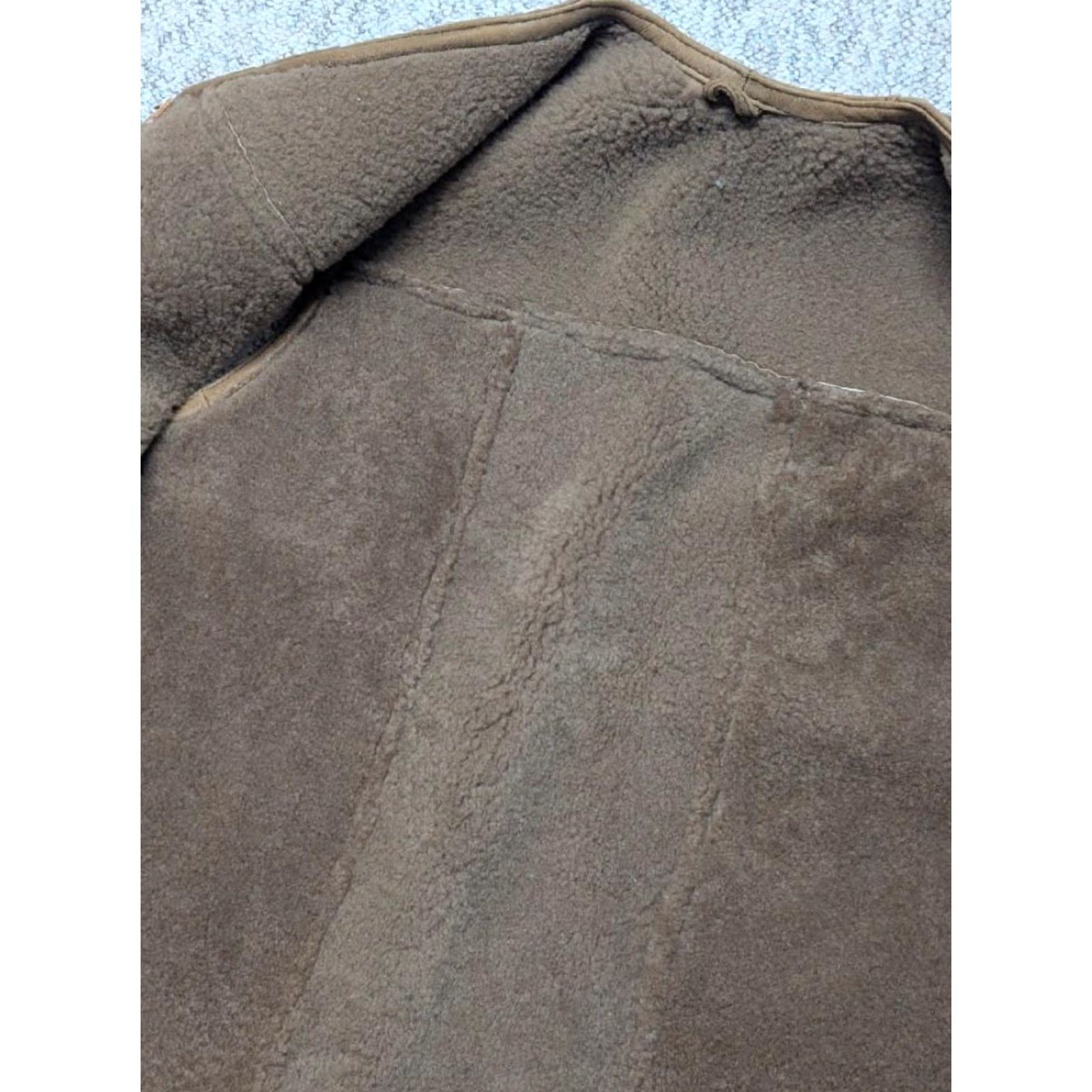 Vintage VINTAGE shearling vest Mens L 44 Brown leather Shearling Wool Handcrafted Sheepskin Vest Size US L / EU 52-54 / 3 - 7 Thumbnail