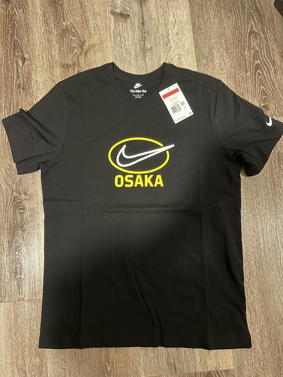 Nike Nike OSAKA Swoosh T-Shirt Yellow (L) Size US L / EU 52-54 / 3 - 1 Thumbnail