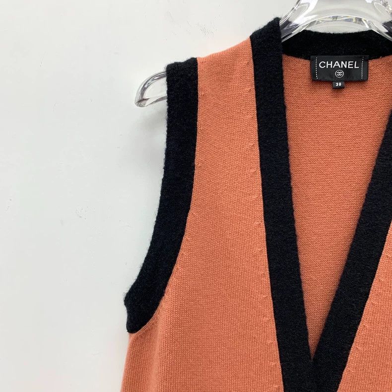 Chanel Chanel Orange cashmere V-neck sleeveless single-breasted l Size S / US 4 / IT 40 - 3 Thumbnail