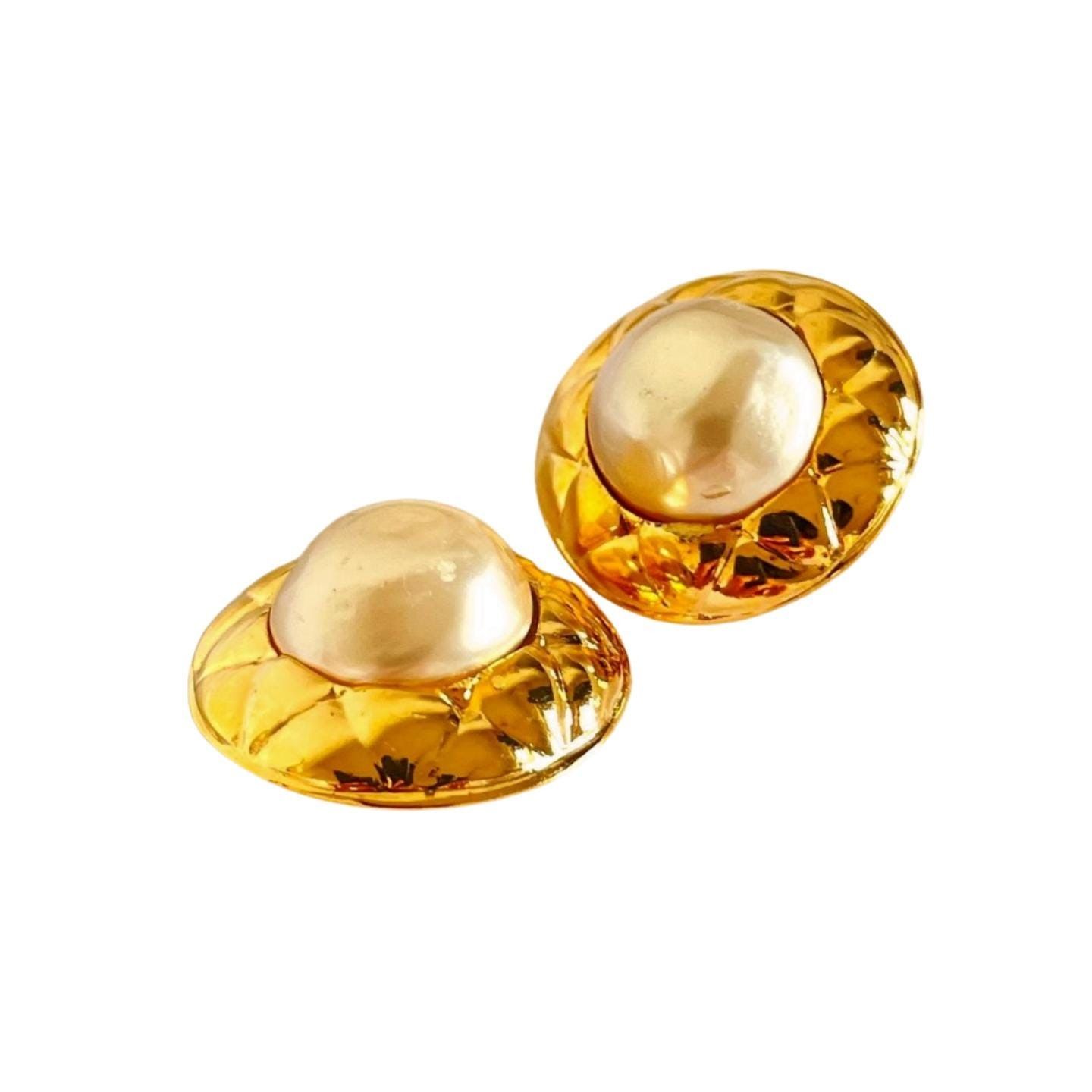 Chanel Vintage CHANEL golden round earrings with faux pearl Size ONE SIZE - 3 Thumbnail