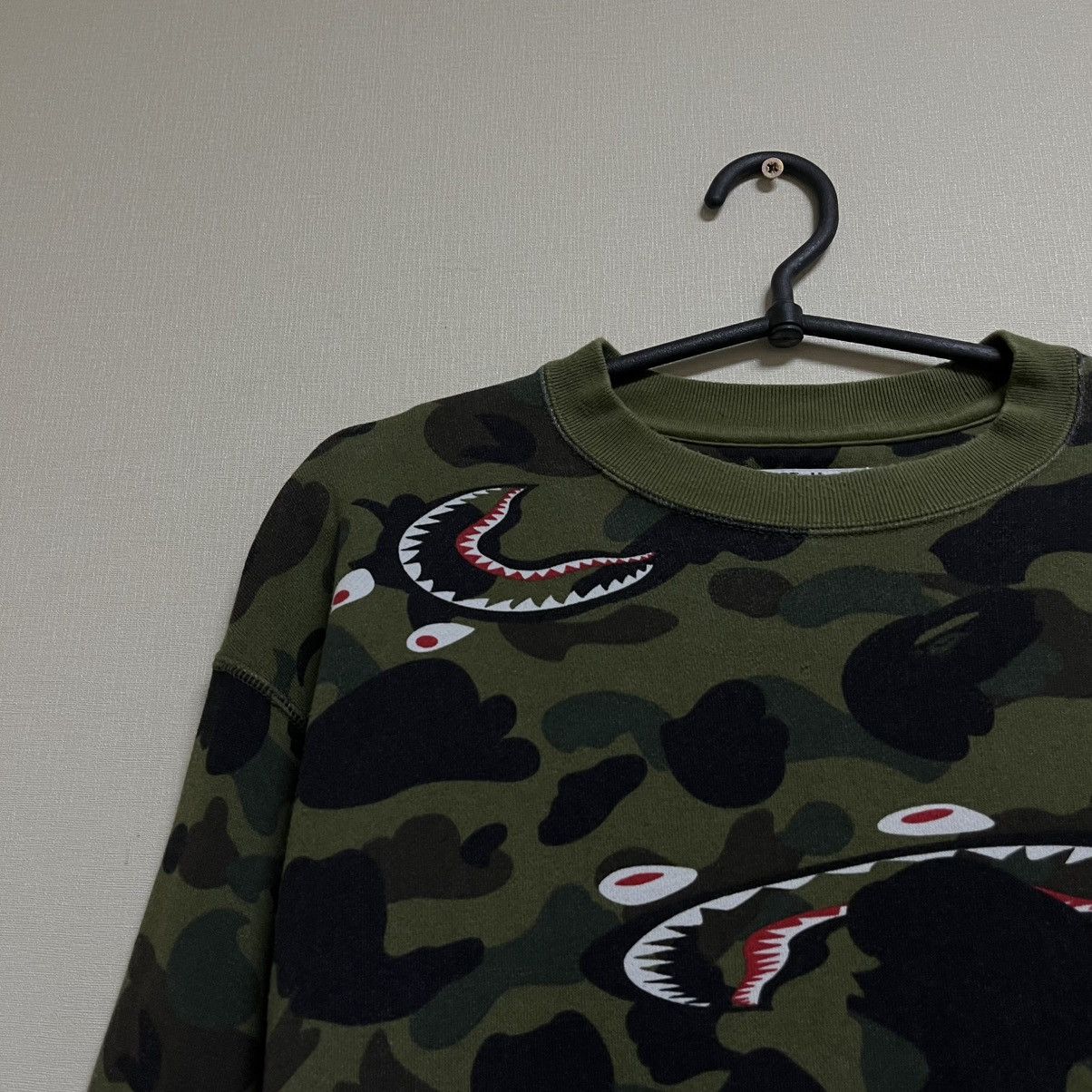 Bape FW20 Bape 1st Green Camo Shark Pattern Crewneck Sweatshirt Size US M / EU 48-50 / 2 - 3 Thumbnail