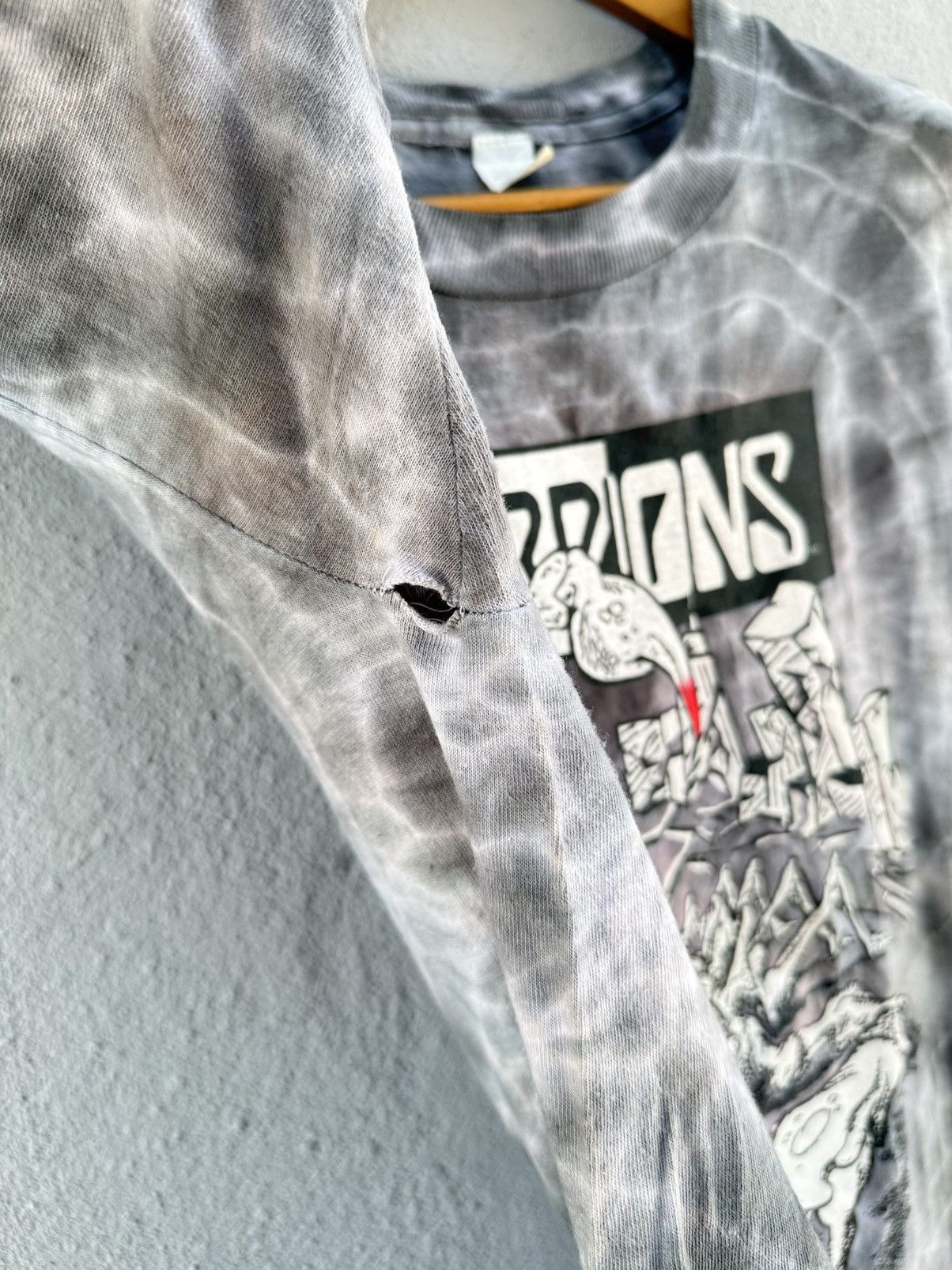 Band Tees Thrashed Vintage 90s Scorpion Rock Band Faded Tee Size US M / EU 48-50 / 2 - 8 Thumbnail