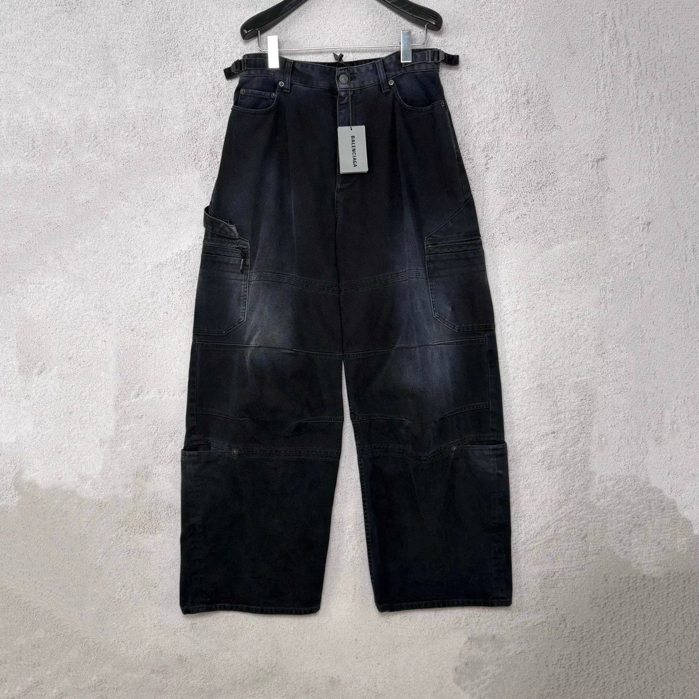 Balenciaga Balenciaga Distressed Tag Denim Jeans XS Size US 26 / EU 42 - 1 Thumbnail