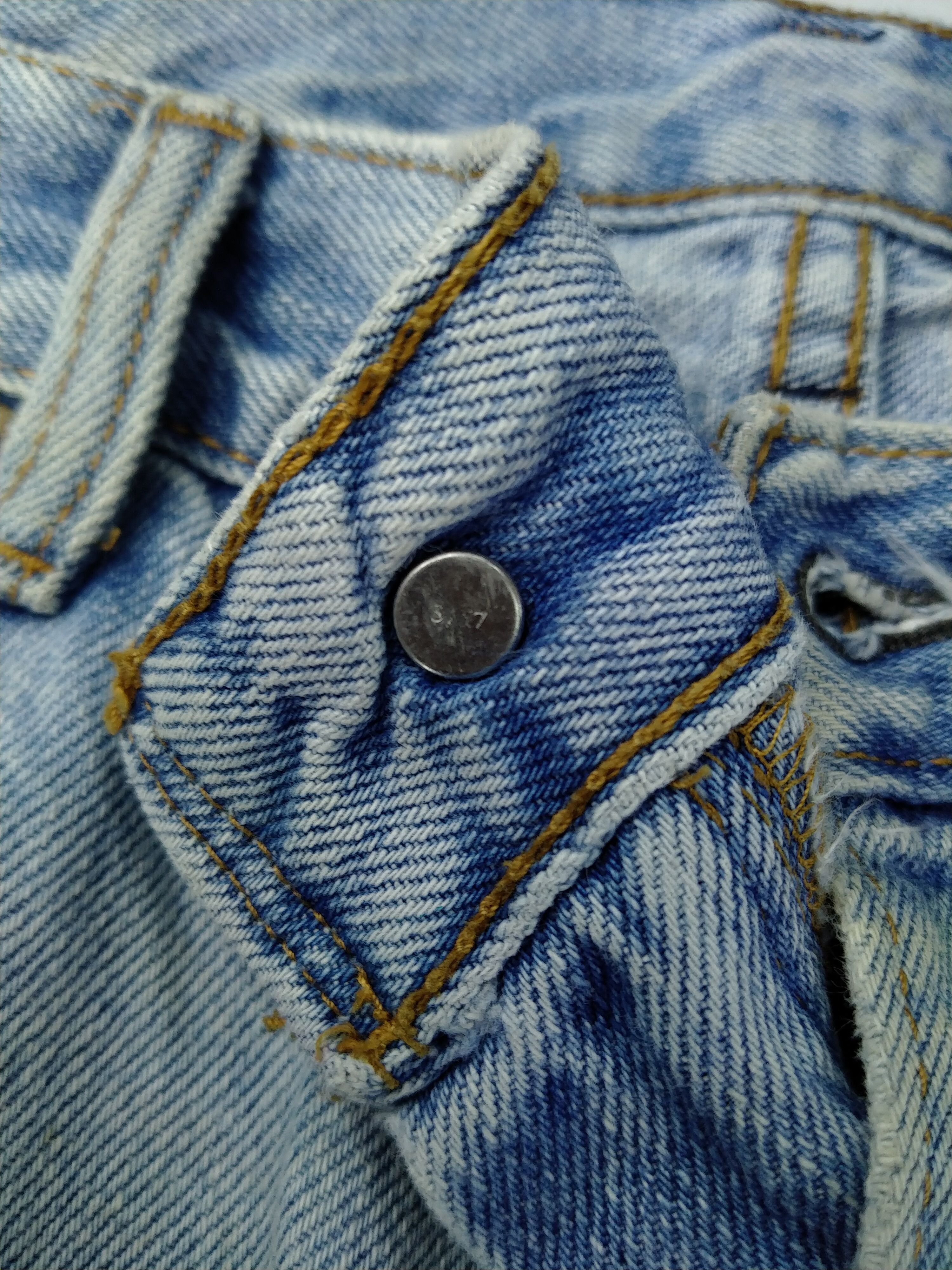 Levi's Vintage Levi's 550 Light Wash Denim 38 x 33 -JN077 Size US 38 / EU 54 - 9 Thumbnail