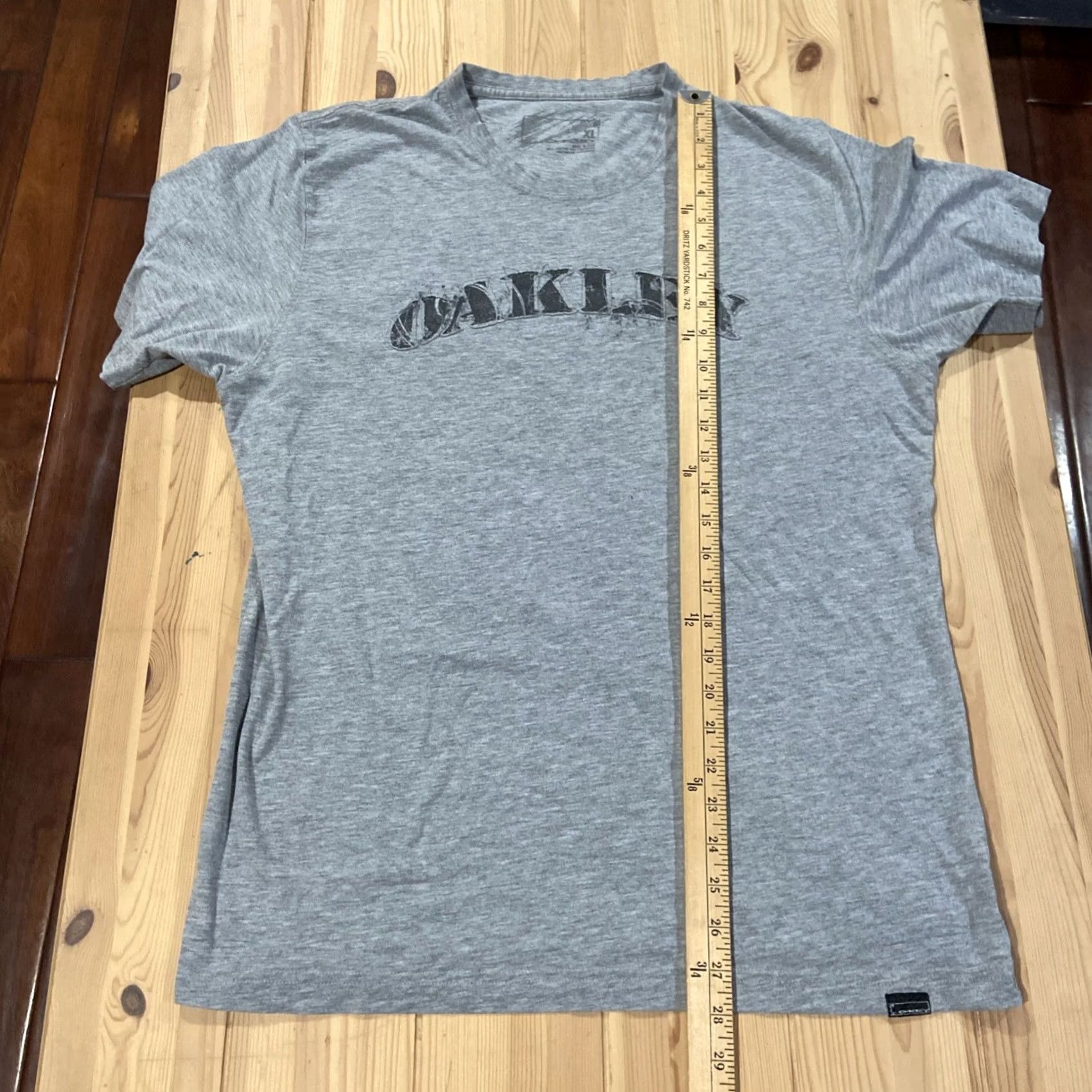 Oakley VINTAGE Oakley T-Shirt Mens XL Gray Embroidered 90s Grunge Astro Boy Crew Neck Short Sleeve USA Logo Size US XL / EU 56 / 4 - 7 Thumbnail