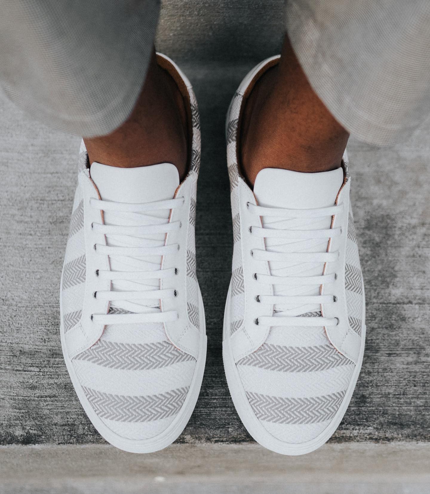 TAFT Taft Sneaker in Grey Stripes Size US 8 / EU 41 - 1 Thumbnail