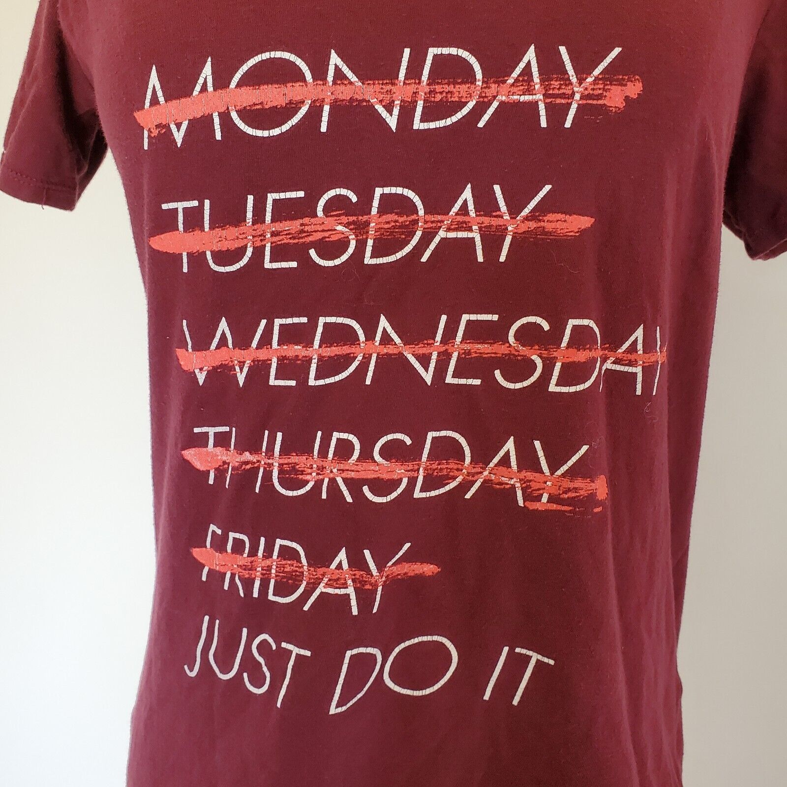 Nike The Nike Tee Shirt Women Small Athletic Cut T-Shirt Maroon Size S / US 4 / IT 40 - 7 Thumbnail